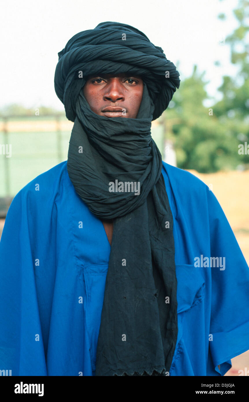 Portrait d'un tribesman Tuareg sur un marché de l'élevage. Alésage. Mali Banque D'Images