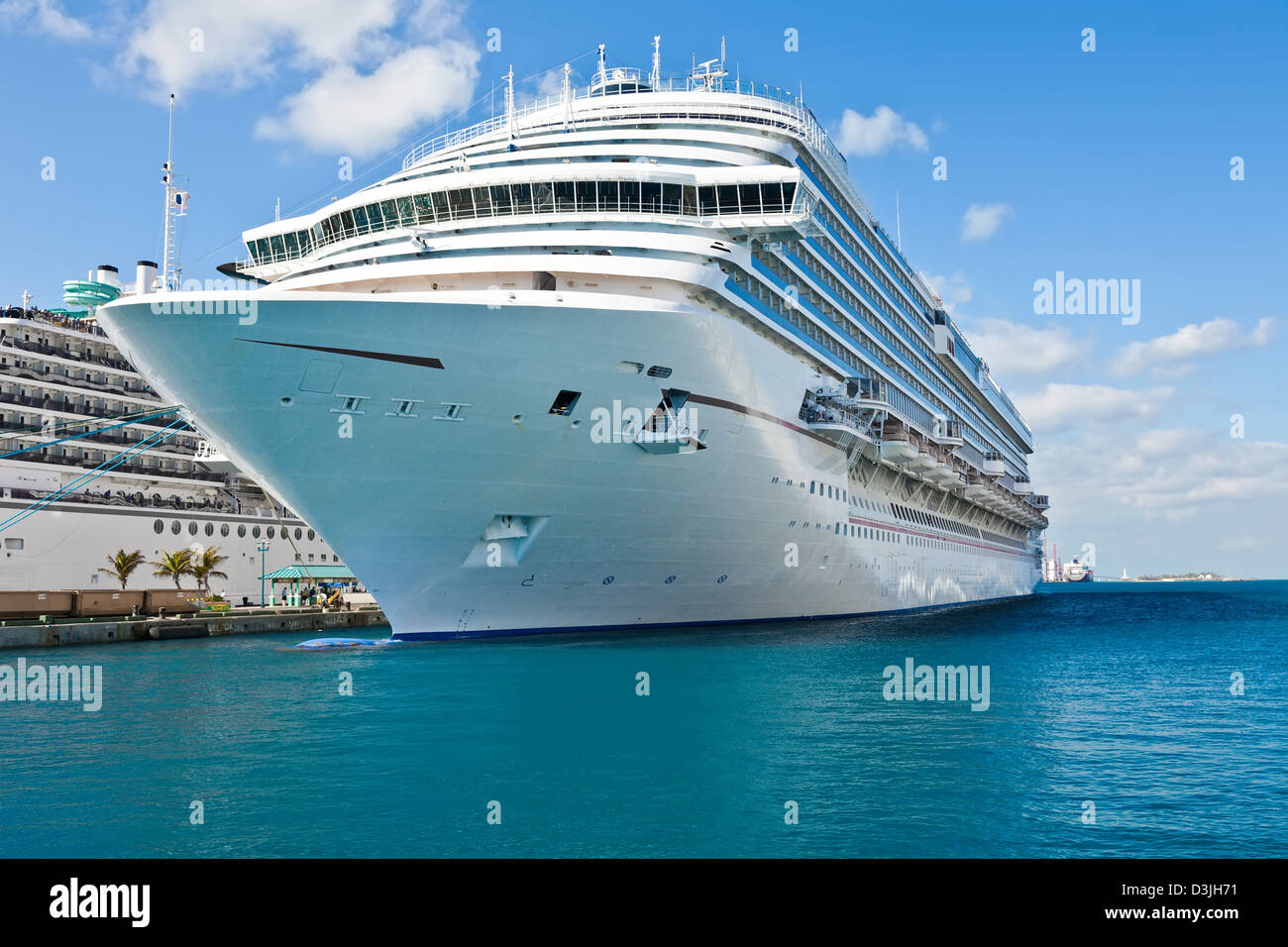 Navire de croisière de luxe ancré à Nassau, Bahamas port d'appel Banque D'Images