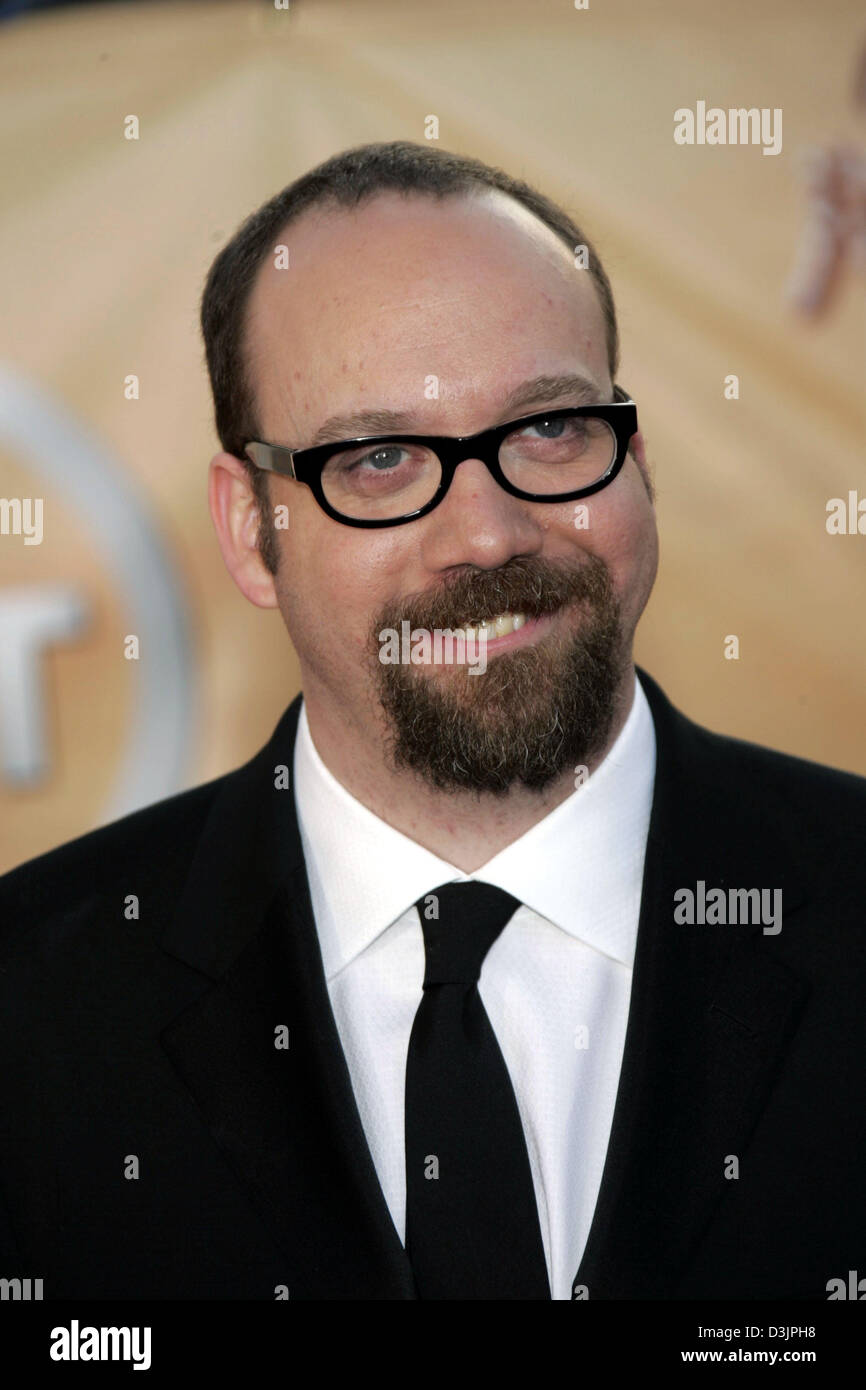 (Afp) - L'acteur américain Paul Giamatti sourit comme il arrive pour la 11e édition annuelle des Screen Actors Guild Awards tenue au Shrine à Los Angeles, Californie, USA, 05 février 2005. Banque D'Images