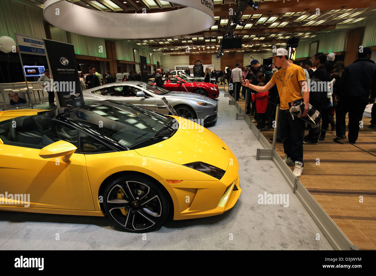 Prendre photo Lamborghini jaune car show Banque D'Images