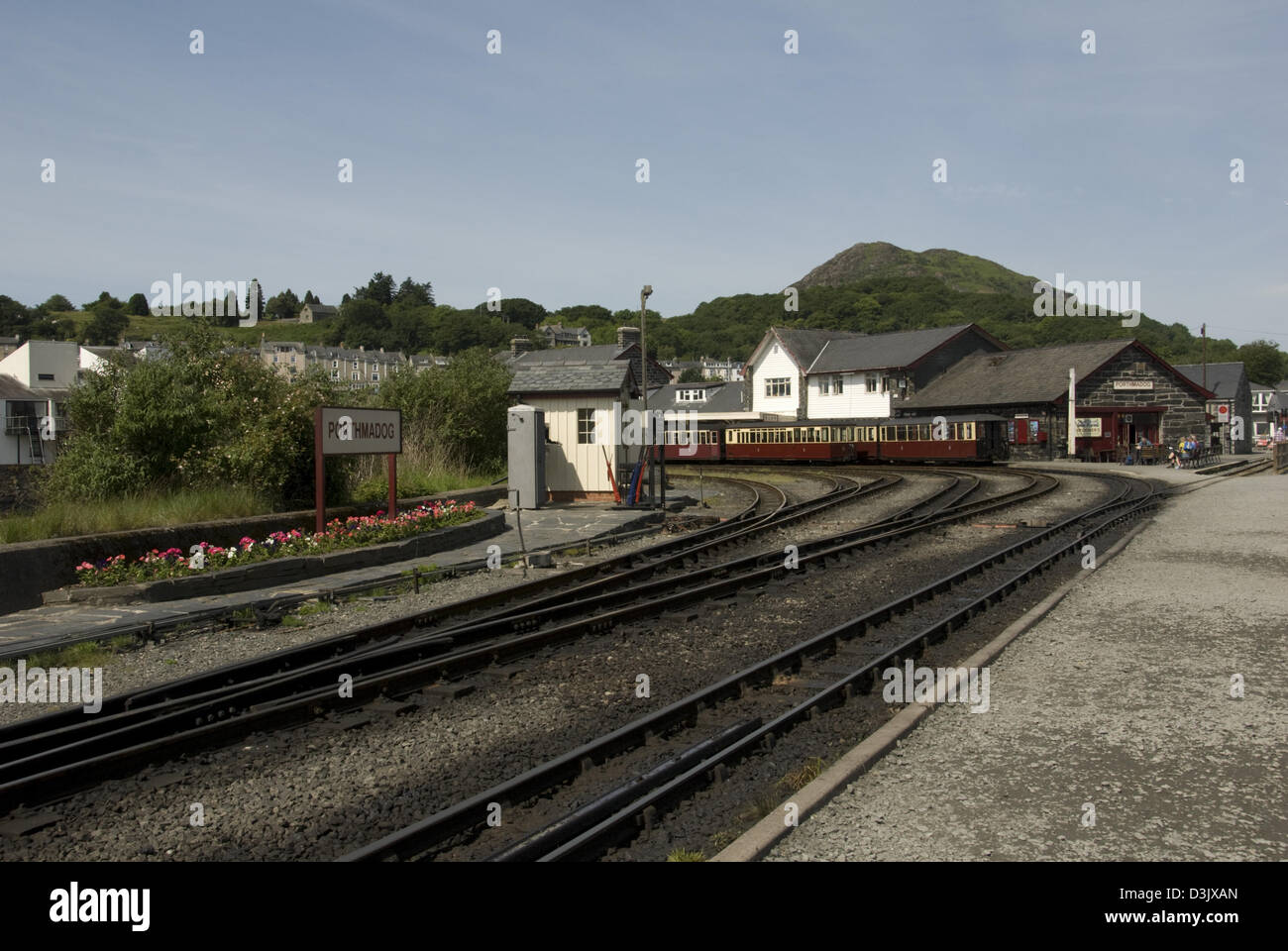 Pays de Galles ; GWYNEDD ; PORTHMADOG ; WEST HIGHLAND RAILWAY, TRAIN, GARE DE SIGNAL FORT ET PORTHMADOG Banque D'Images