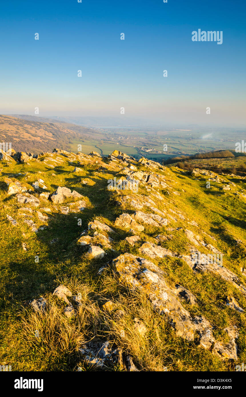 Piton calcaire à Crook pic dans les Mendip Hills près de Somerset, Angleterre, à Axbridge. Banque D'Images