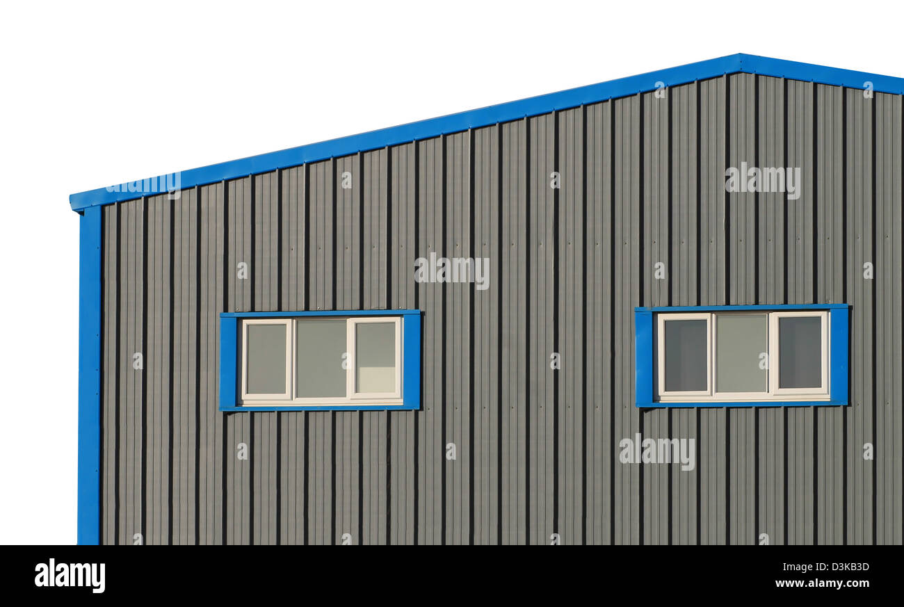 L'extérieur du bâtiment d'entrepôt commercial isolé sur fond blanc. Banque D'Images