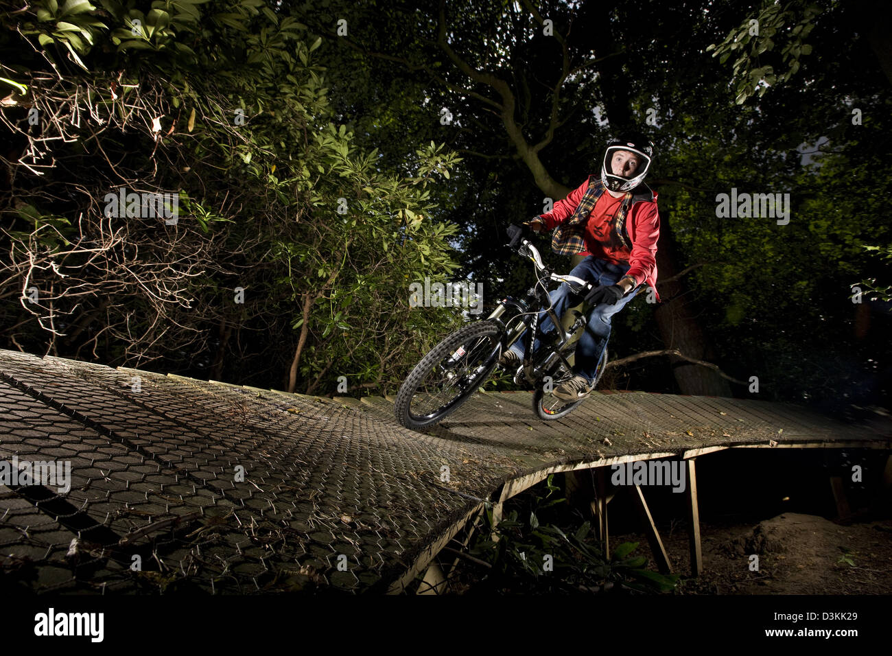 Action Vélo de montagne, forêt, Angleterre Esher Banque D'Images