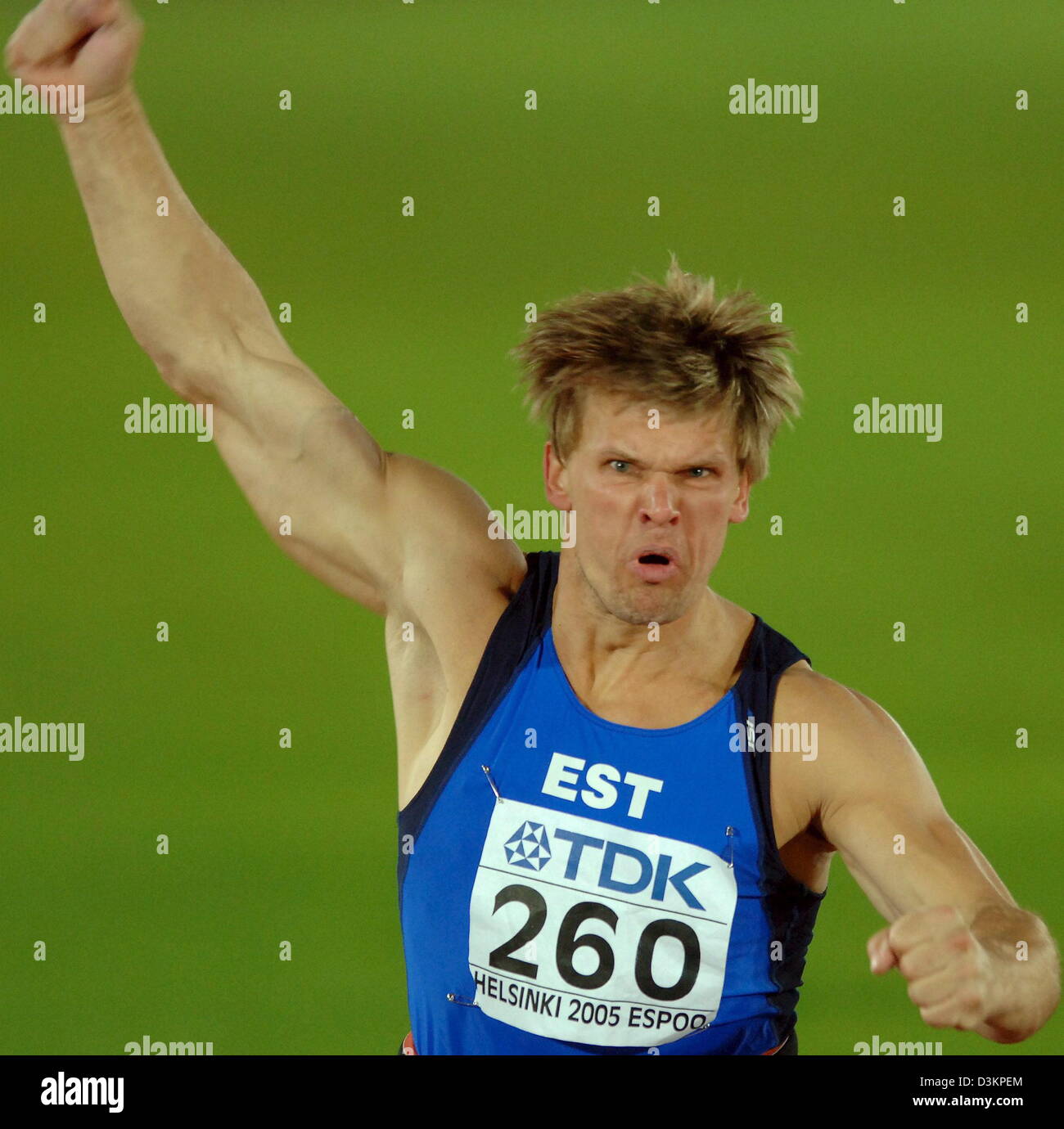 Afp) - L'athlète estonien Andrus Varnik cheers après avoir remporté le  concours du lancer du javelot hommes au 10e Championnat du monde  d'athlétisme de l'IAAF, Helsinki, Finlande, 10 août 2005. Photo :
