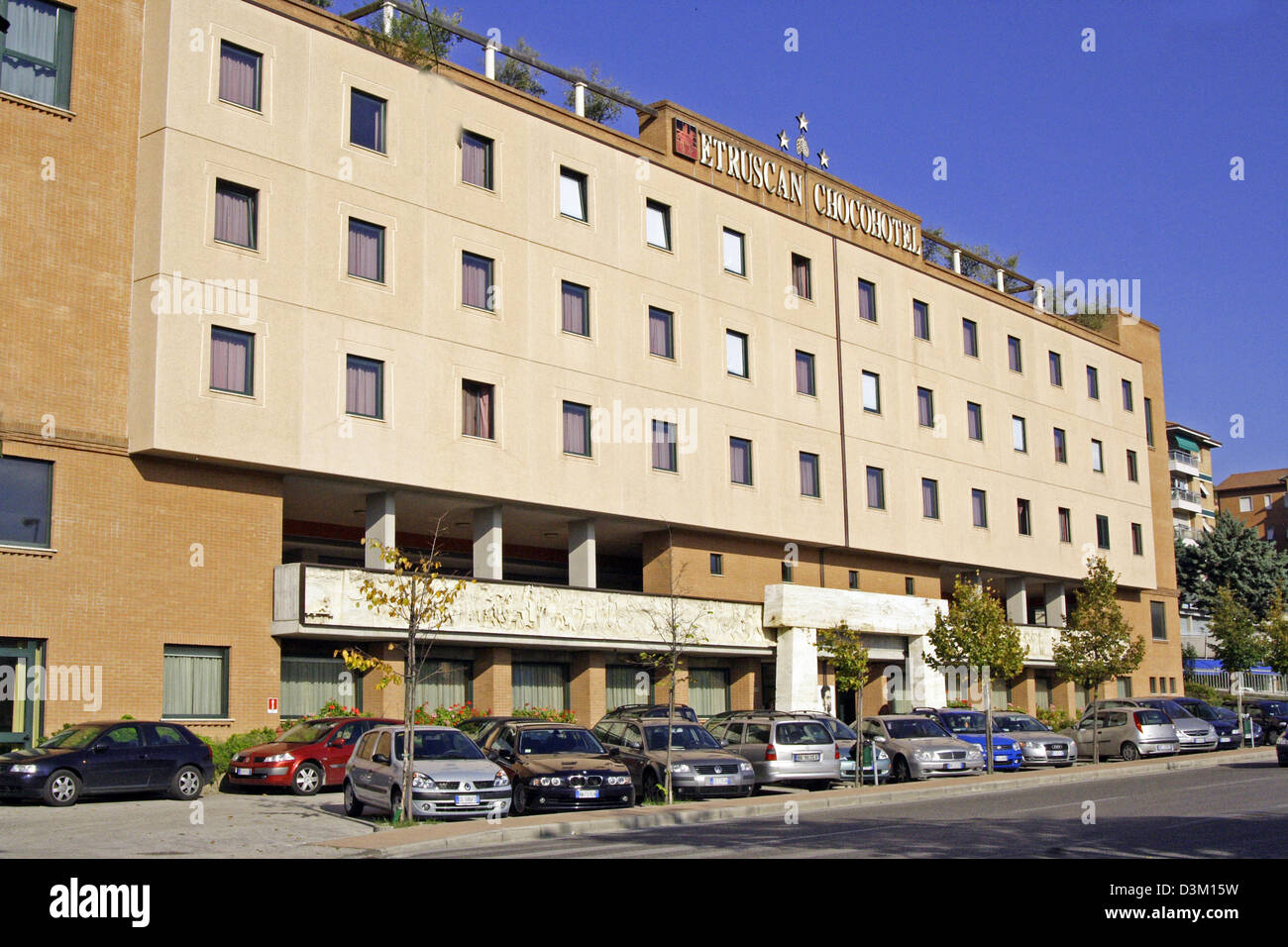 (Afp) - l'image montre l'Etruscan Chocohotel, quelles étapes certains événements de l'Eurochocolate 2005' Festival à Pérouse, Italie, 15 octobre 2005. La fête du chocolat a son cœur dans le centre historique de la ville. La Pérouse Eurochocolate kermis 2005 a gagné dans une couple d'années la sympathie des gens s'affirmant comme le festival le plus populaire du chocolat et Banque D'Images