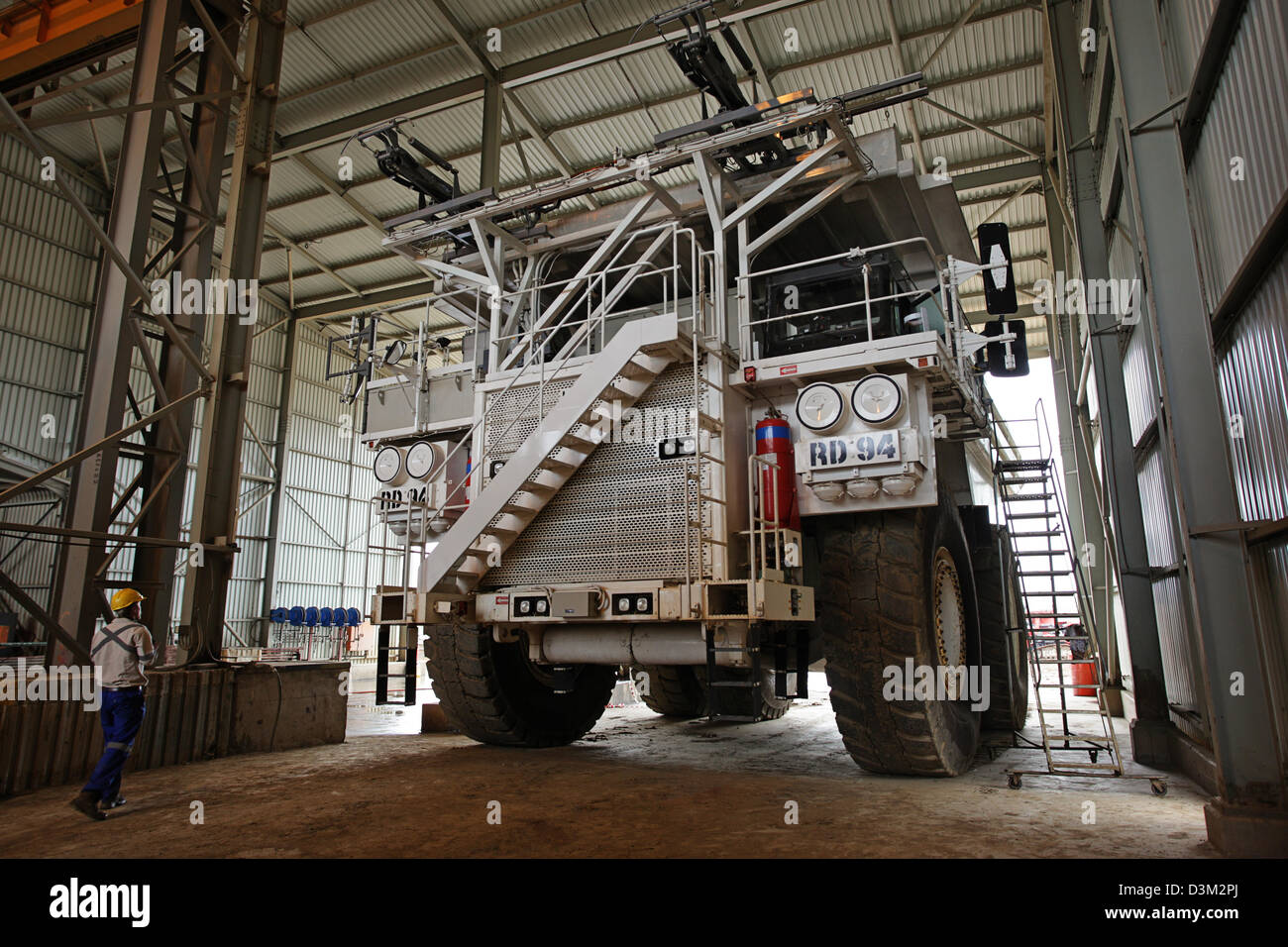 FQM copper mining grand grand routier stationné Banque D'Images