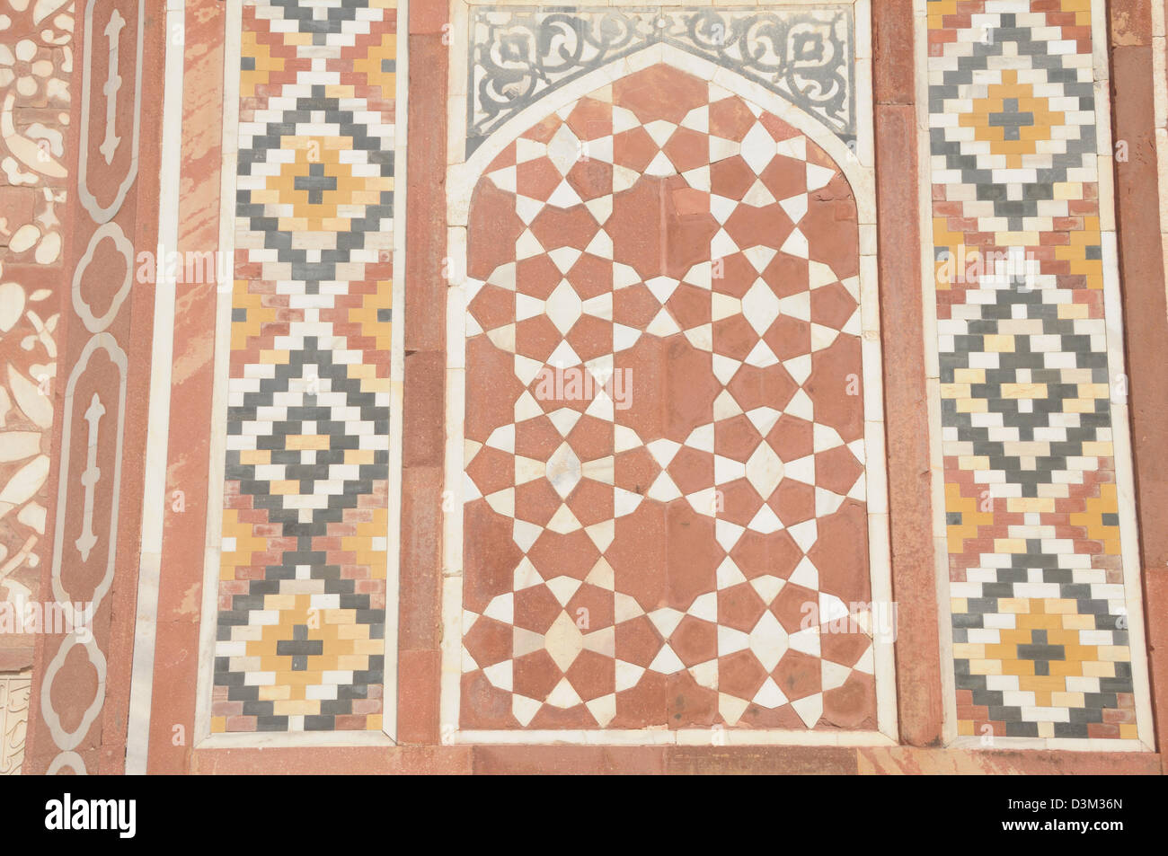 Une œuvre d'art dans le mur à la tombe d'Akbar Agra, Uttar Pradesh, Inde. Banque D'Images