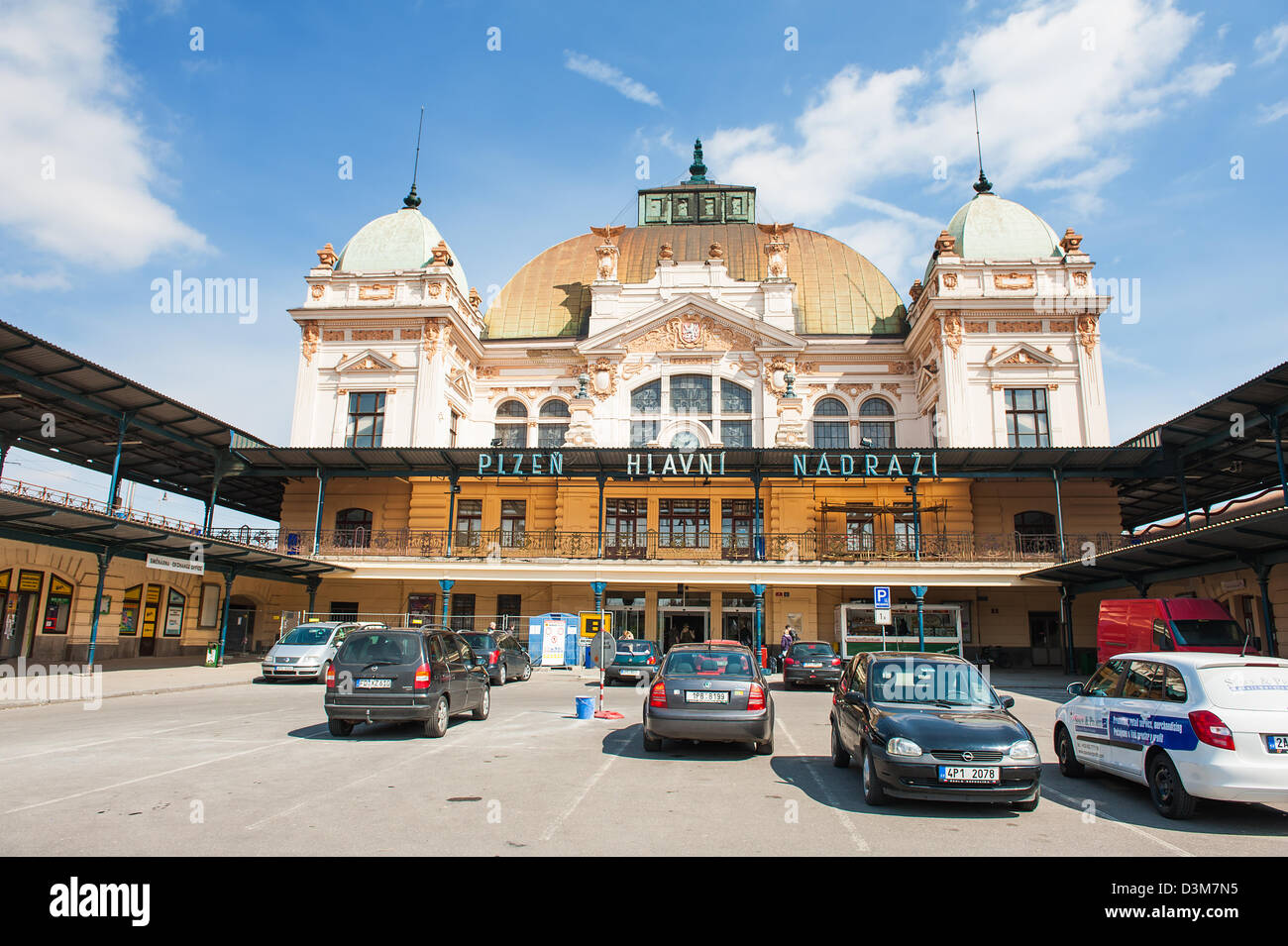 Bâtiment historique de la gare principale à Pilsen, République Tchèque Banque D'Images