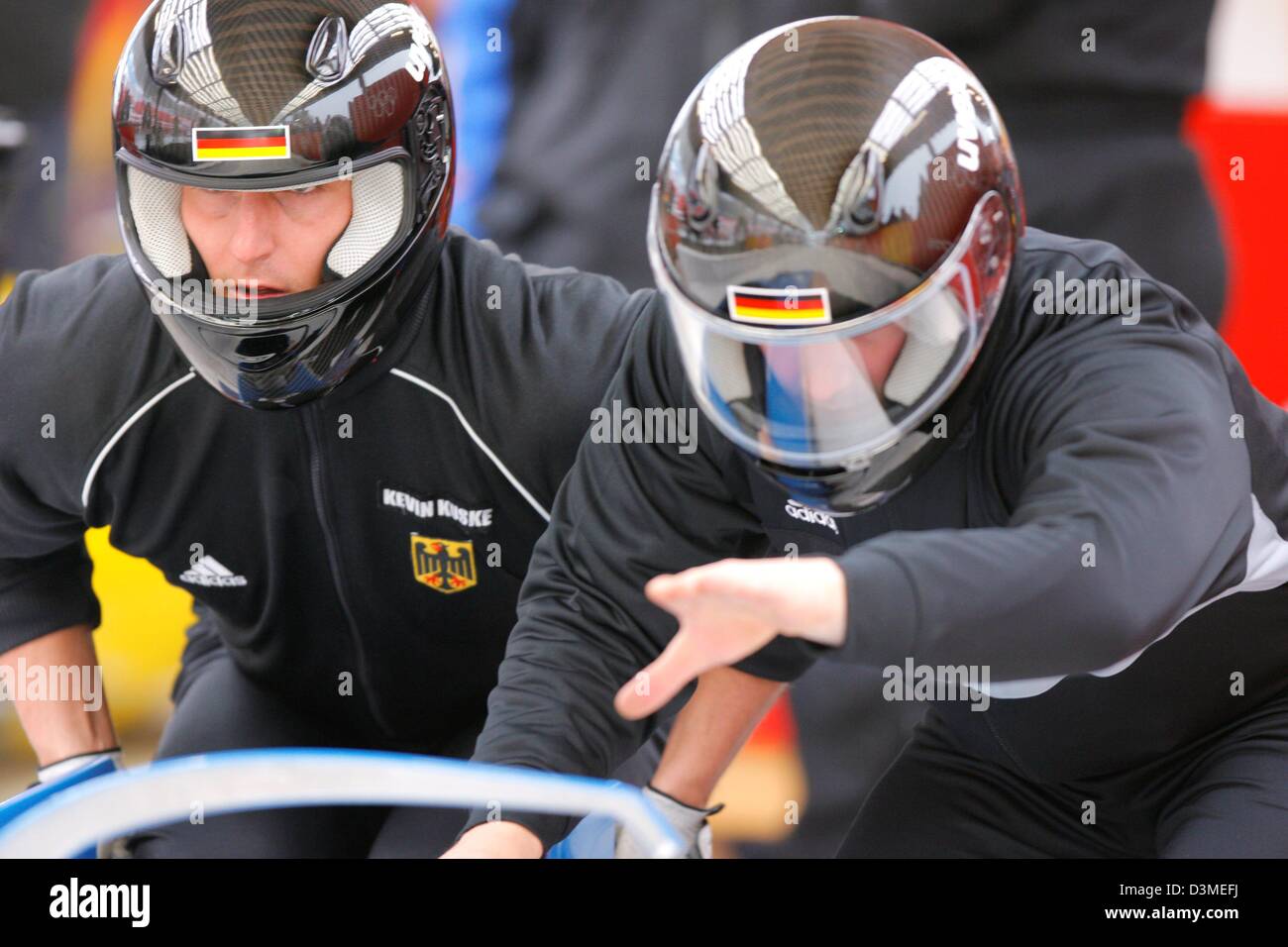 Sports spo sports_events casque de bobsleigh italie Banque de photographies  et d'images à haute résolution - Alamy
