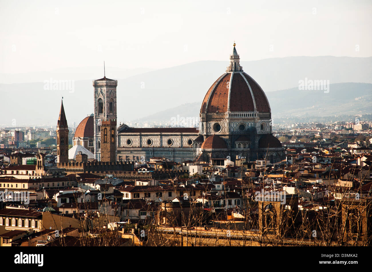 Cathédrale de Santa Maria del Fiore vu depuis les hauteurs de Piazzale Michelangelo Banque D'Images