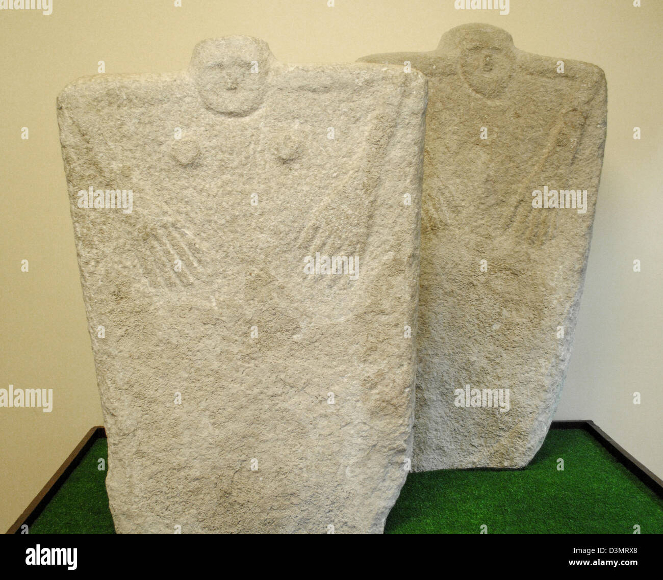 Les stèles de pierre anthropomorphes ou statue menhirs, situé dans des sépultures secondaires Yamna. La culture Yamna. Banque D'Images
