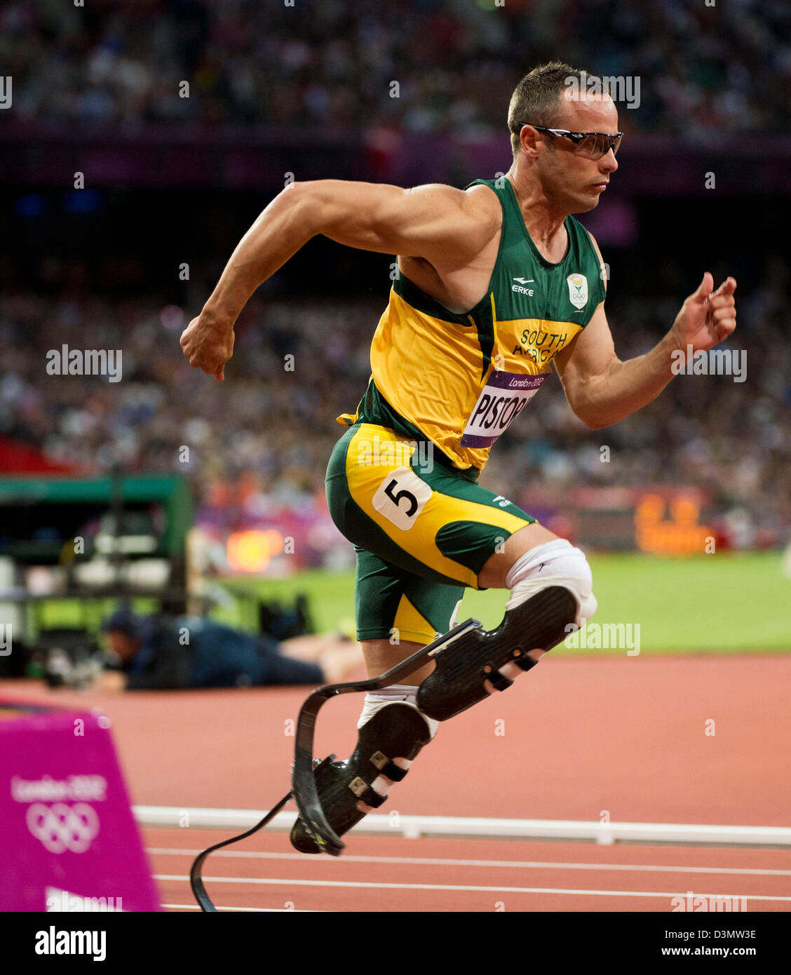 Le 5 août, 2012 - Londres, Angleterre, Royaume-Uni - double amputé Oscar Pistorius (RSA) s'exécute dans la demi-finale dans l'épreuve du 400m aux Jeux Olympiques de Londres en 2012 au Stade Olympique d'août 05,2012 à Londres, Royaume-Uni. (Crédit Image : © Paul Kitagaki Jr./ZUMAPRESS.com) Banque D'Images