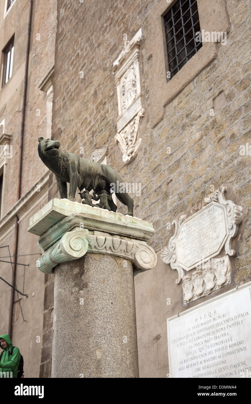 Romulus and remus statue Banque de photographies et d’images à haute ...