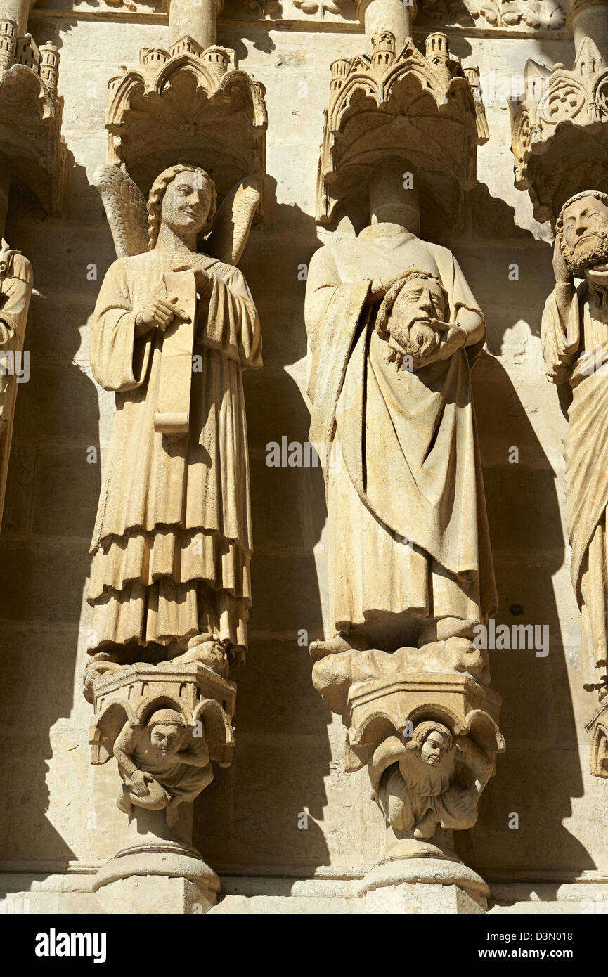 Statues gothiques d'un tableau des saints. Cathédrale gothique Notre-Dame, Amiens, France Banque D'Images