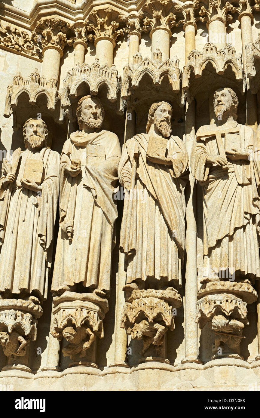 Statues gothiques d'un tableau des saints. Cathédrale gothique Notre-Dame, Amiens, France Banque D'Images