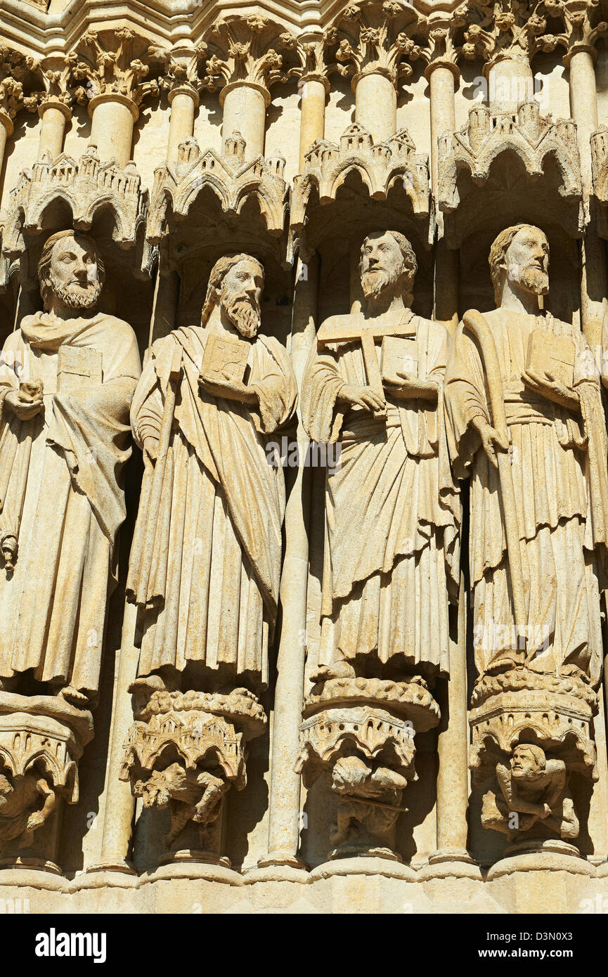 Statues gothiques d'un tableau des saints. Cathédrale gothique Notre-Dame, Amiens, France Banque D'Images