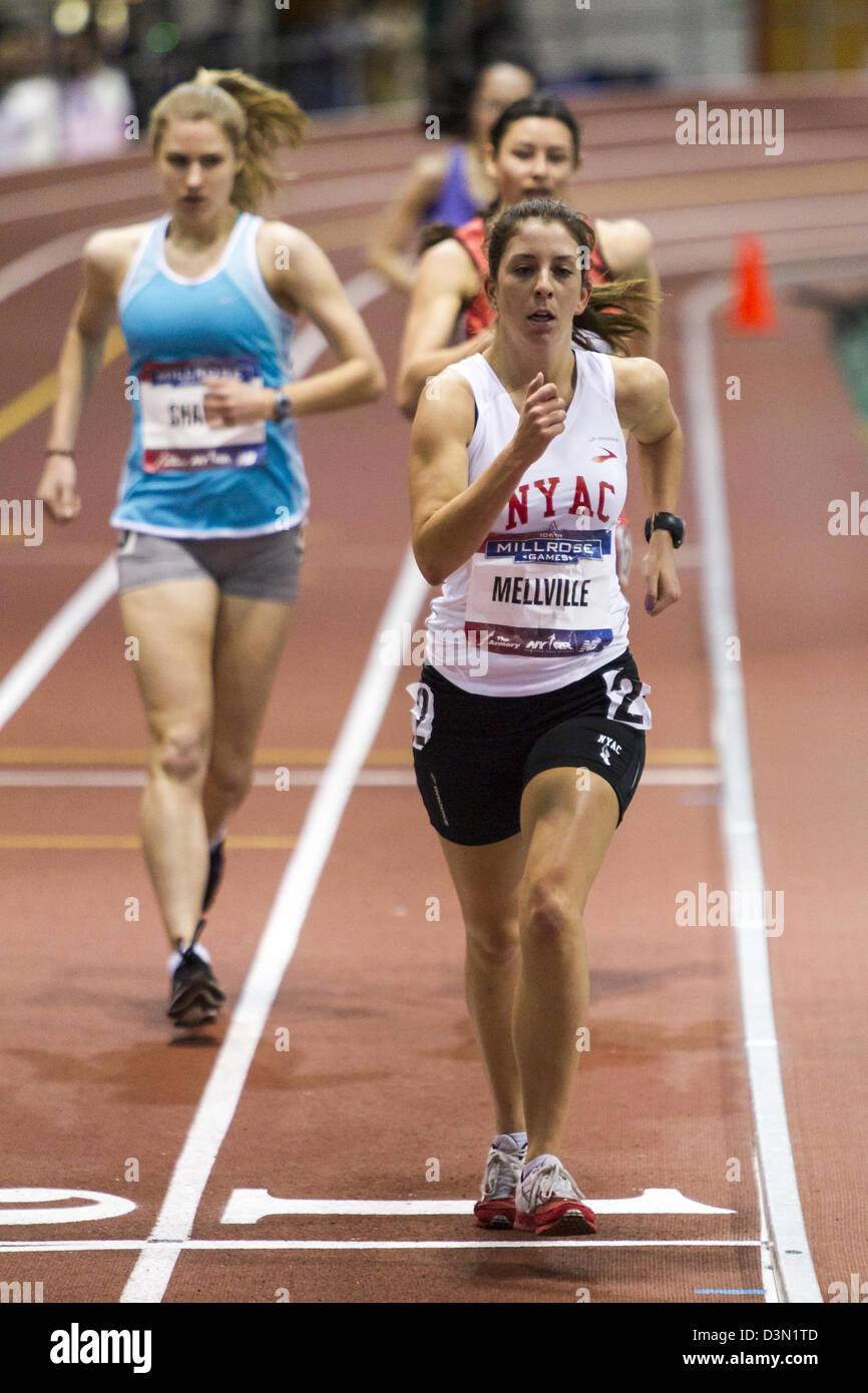 Miranda Mellville, NYAC concurrentes dans l'USATF Women's Championship km à pied au 2013 Millrose Games. Banque D'Images