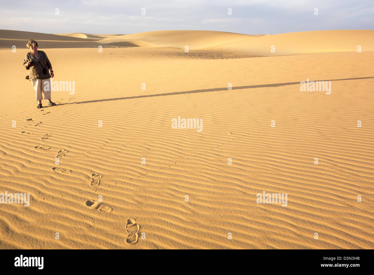Dans les dunes de Barcan touristique près de Kharga dans le désert occidental de l'Égypte. Banque D'Images