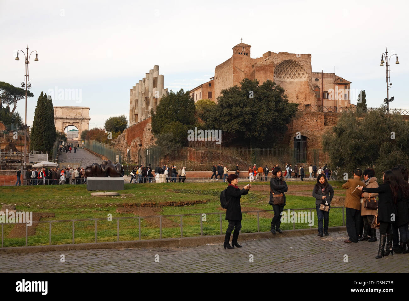 Rome, Italie, les touristes à la Piazza del Colosseo Banque D'Images