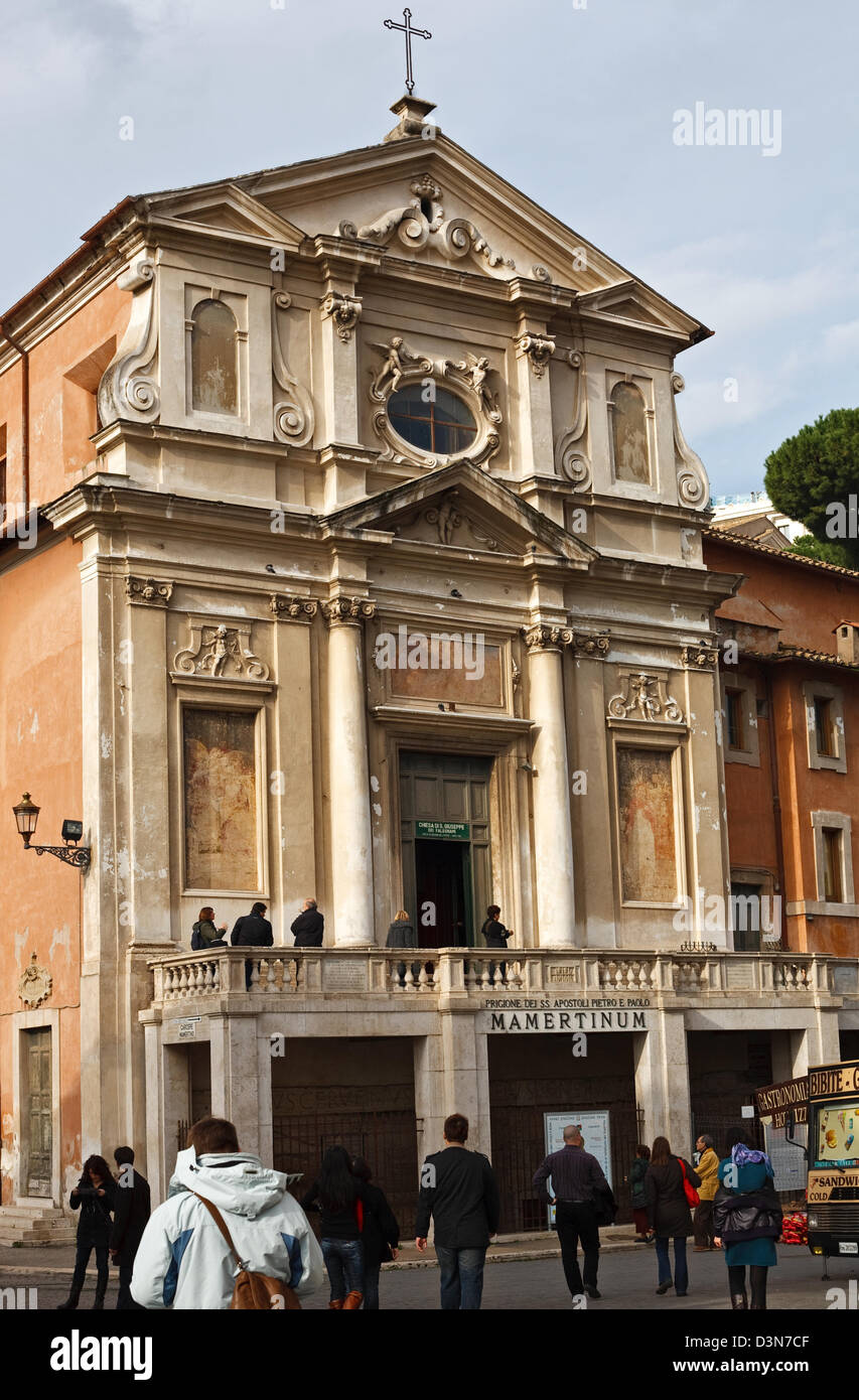 Rome, Italie, l'église de San Giuseppe dei Falegnami sur la prison Mamertine Banque D'Images