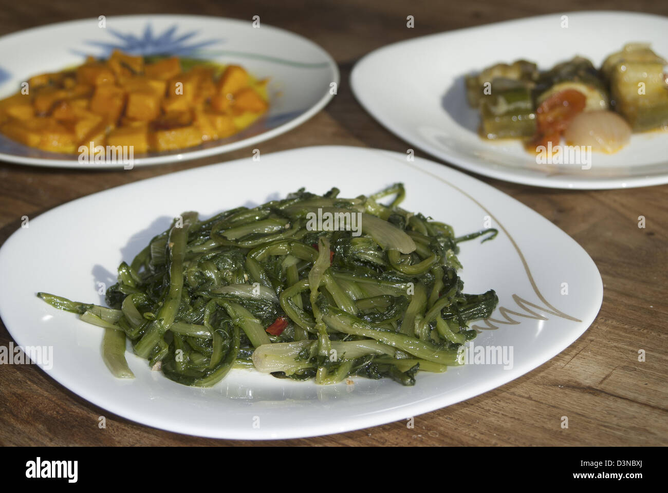 Variété des verts italiens : brocoli, courge, courgette, chicorée Banque D'Images