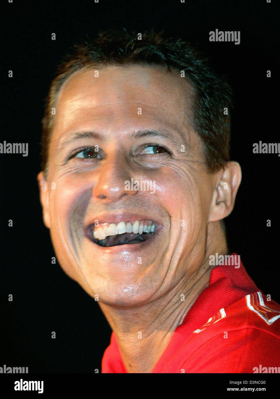 L'Allemand Michael Schumacher, pilote de Formule 1 de la Scuderia Ferrai F1 Team sourit lors d'une conférence de presse pour le Grand Prix d'Australie 2006 à Melbourne, Australie, le mercredi, 29 mars 2006. Le Grand Prix 2006 aura lieu le dimanche, 02 avril 2006. Photo : Rainer Jensen Banque D'Images