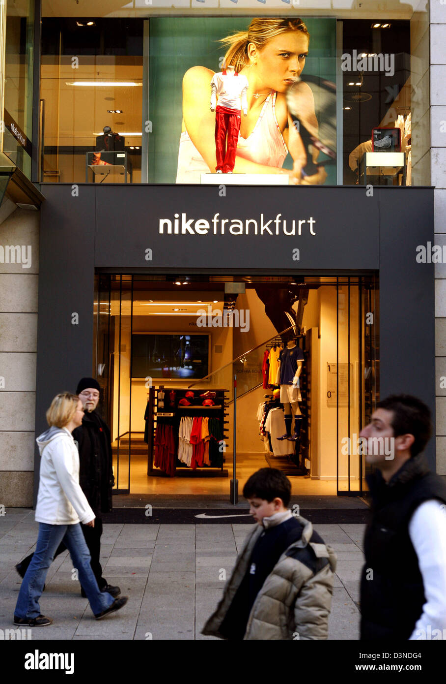 Nike store germany Banque de photographies et d'images à haute résolution -  Alamy