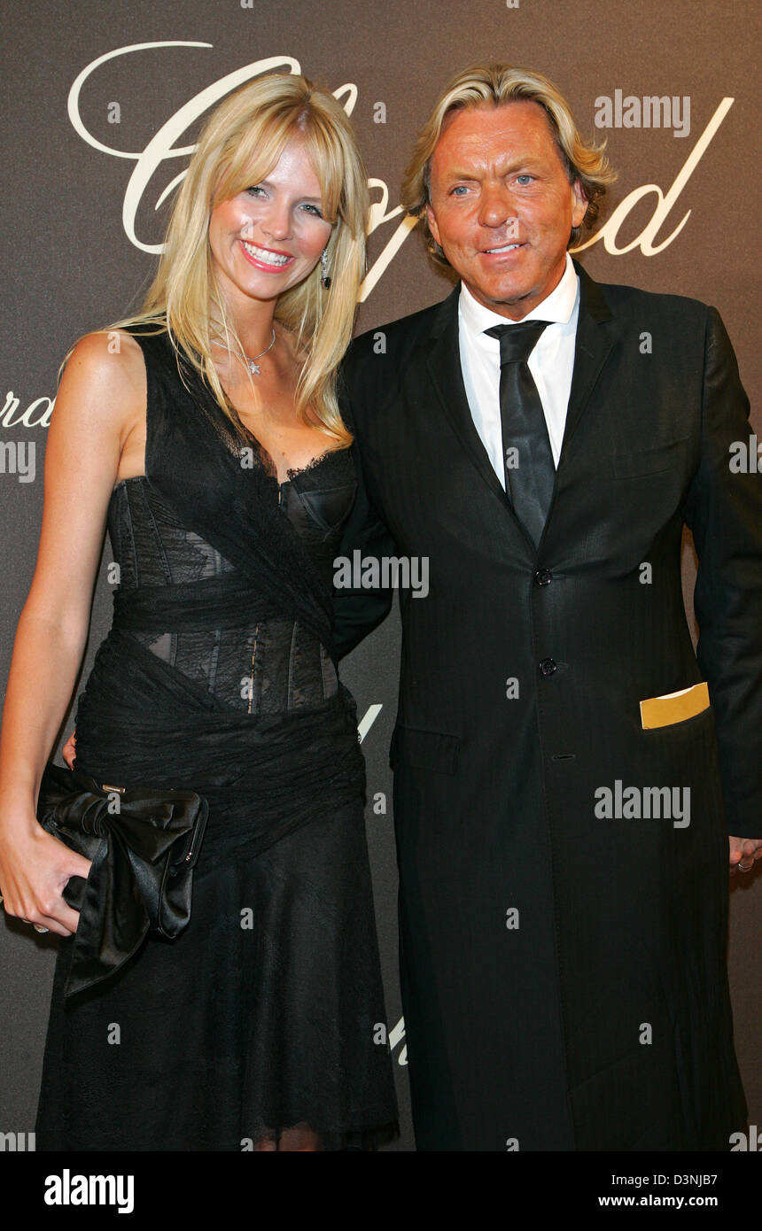 Designer allemand Otto Kern et modèle Naomi Valeska-Salz arrivent pour le 'Trophée Chopard' à l'hôtel Carlton à Cannes, France, 20 mai 2006. Photo : Hubert Boesl Banque D'Images