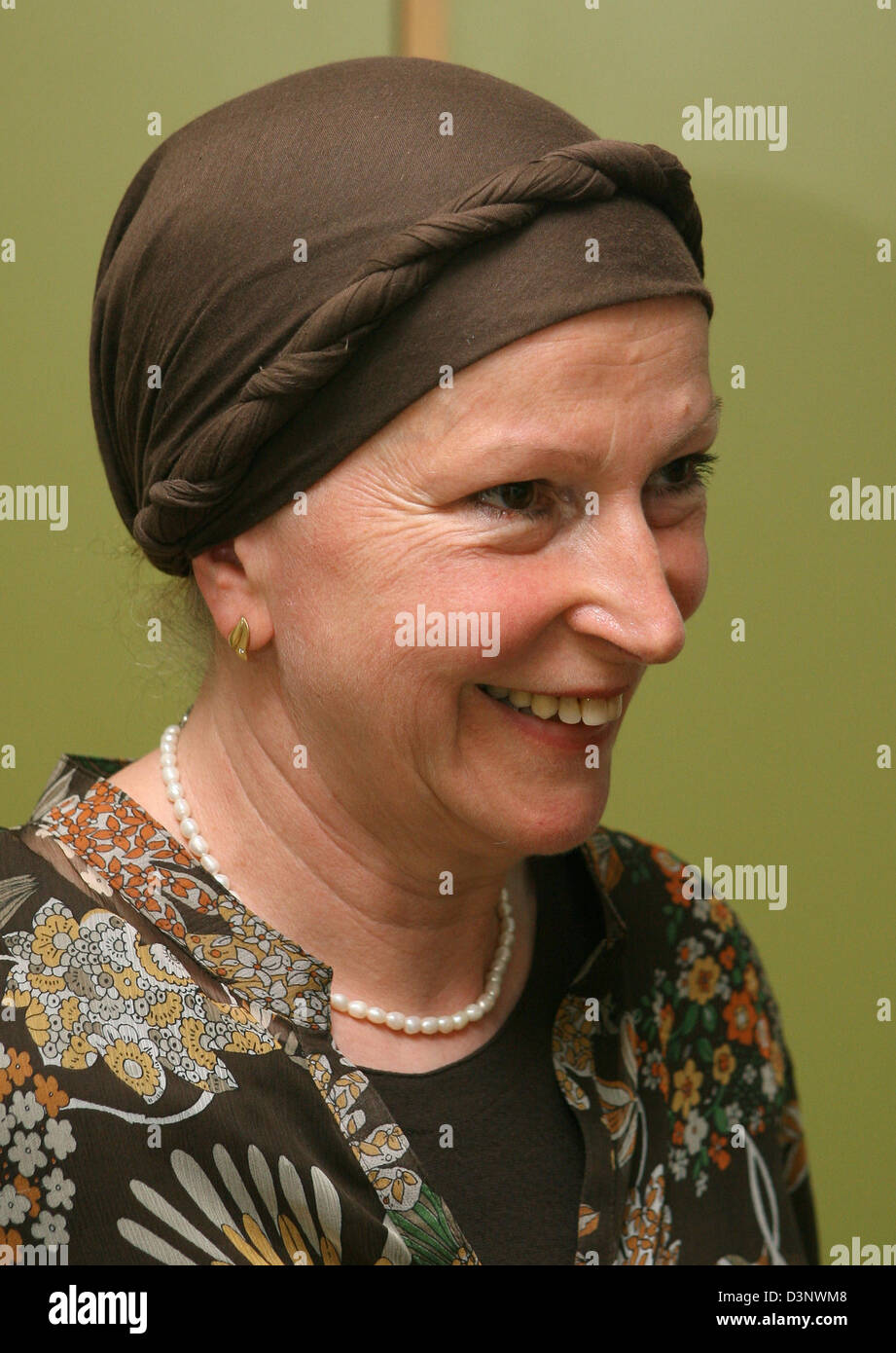 Doris G. photographié à la cour administrative de Stuttgart, Allemagne, le vendredi 07 juillet 2006. L'enseignante musulmane portées dans une action d'enseigner à l'école secondaire et de préparation avec son foulard. L'administration de l'école avait interdit de le faire. Photo : Norbert Foersterling Banque D'Images