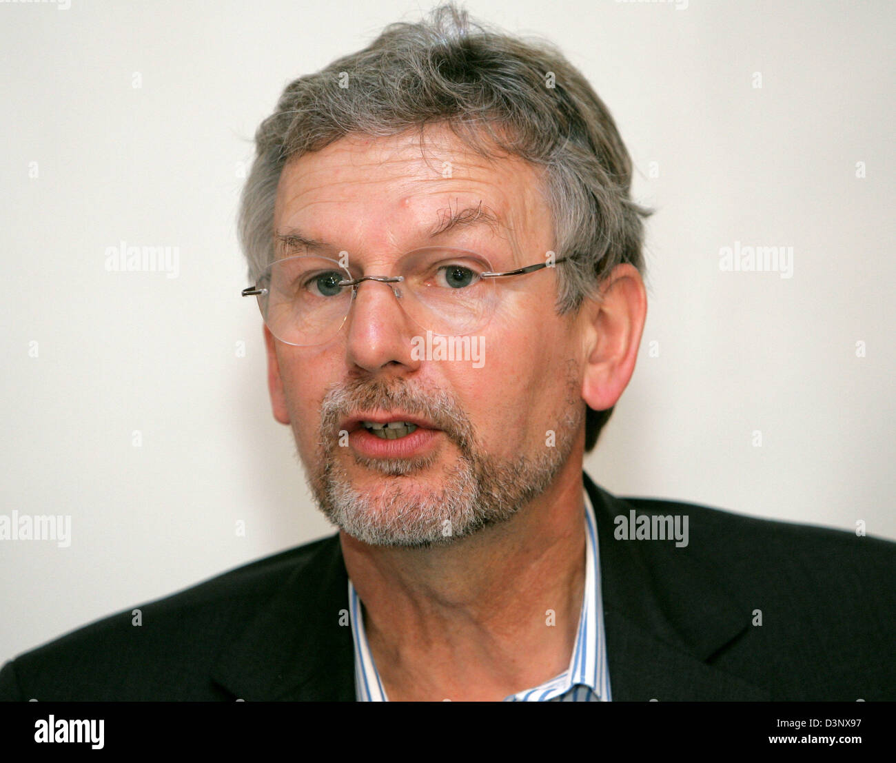Freska chrétienne de l'université de Brême, chef du groupe de travail Systèmes cognitifs et porte-parole de la direction générale de la recherche spéciale cognition spatiale SFB/TR8, prend la parole à une conférence de presse dans le Congress Centrum Bremen (BCC), Allemagne, 16 juin 2006. Recherches Frekska la représentation des structures spatiales et temporelles dans les processus cognitifs de l'artificiel et les droits de l'intelligence. Le pré Banque D'Images