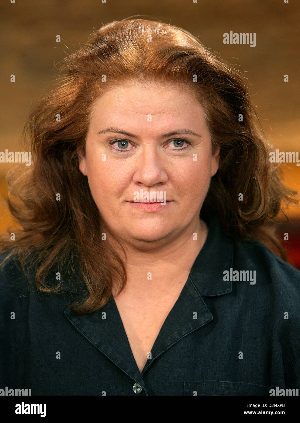 Jutta Ditfurth, ex-politicien du Parti Vert, auteur de 'Die Himmelsstuermerin' (l'idéaliste romantique) et co-éditeur du magazine 'OekoLinks' photographié en marge de l'émission de télévision 'Menschen bei Maischberger' (personnes rencontrez Maischberger) à Cologne, en Allemagne, le mardi 14 février 2006. Photo : Rolf Vennenbernd Banque D'Images