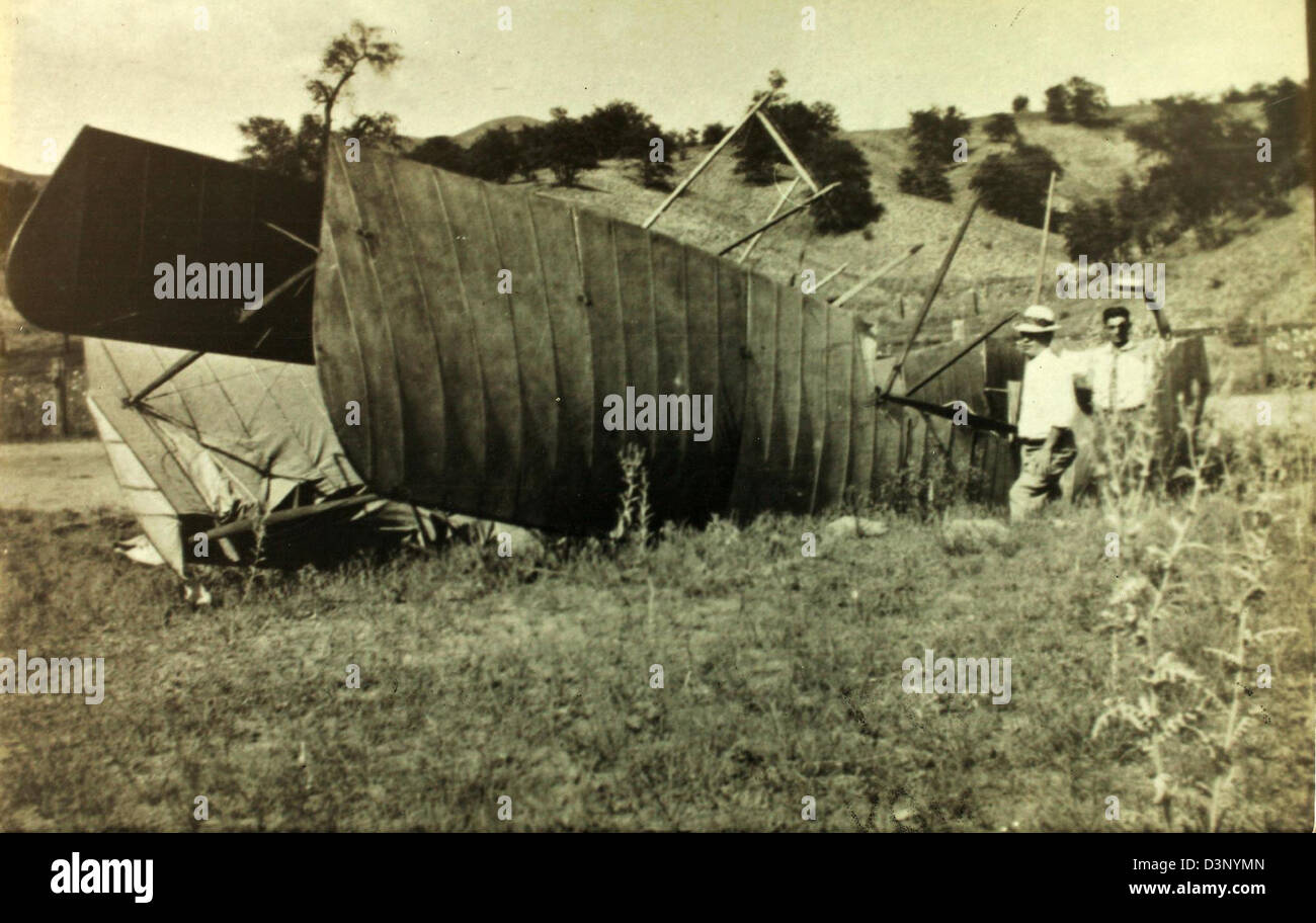 L'accident d'avion de 1913 impliquait un avion révolutionnaire et s'est produit près de Nogales, Sonora. Cet incident a été un événement notable dans les premiers jours de l'aviation, mettant en évidence les défis rencontrés dans le développement de nouvelles technologies aéronautiques. Banque D'Images