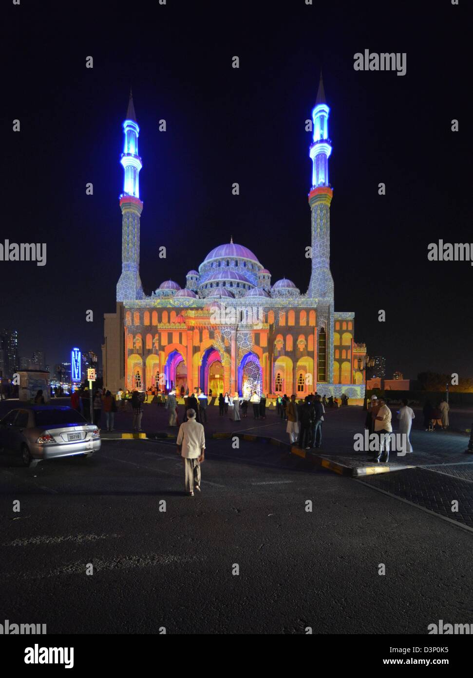 Festival Lumière 2013 Sharjah (illuminer votre imagination). Mosscheen éclairé dans la ville de Sharjah à Sharjah. La photo montre la mosquée Al Noor. Banque D'Images