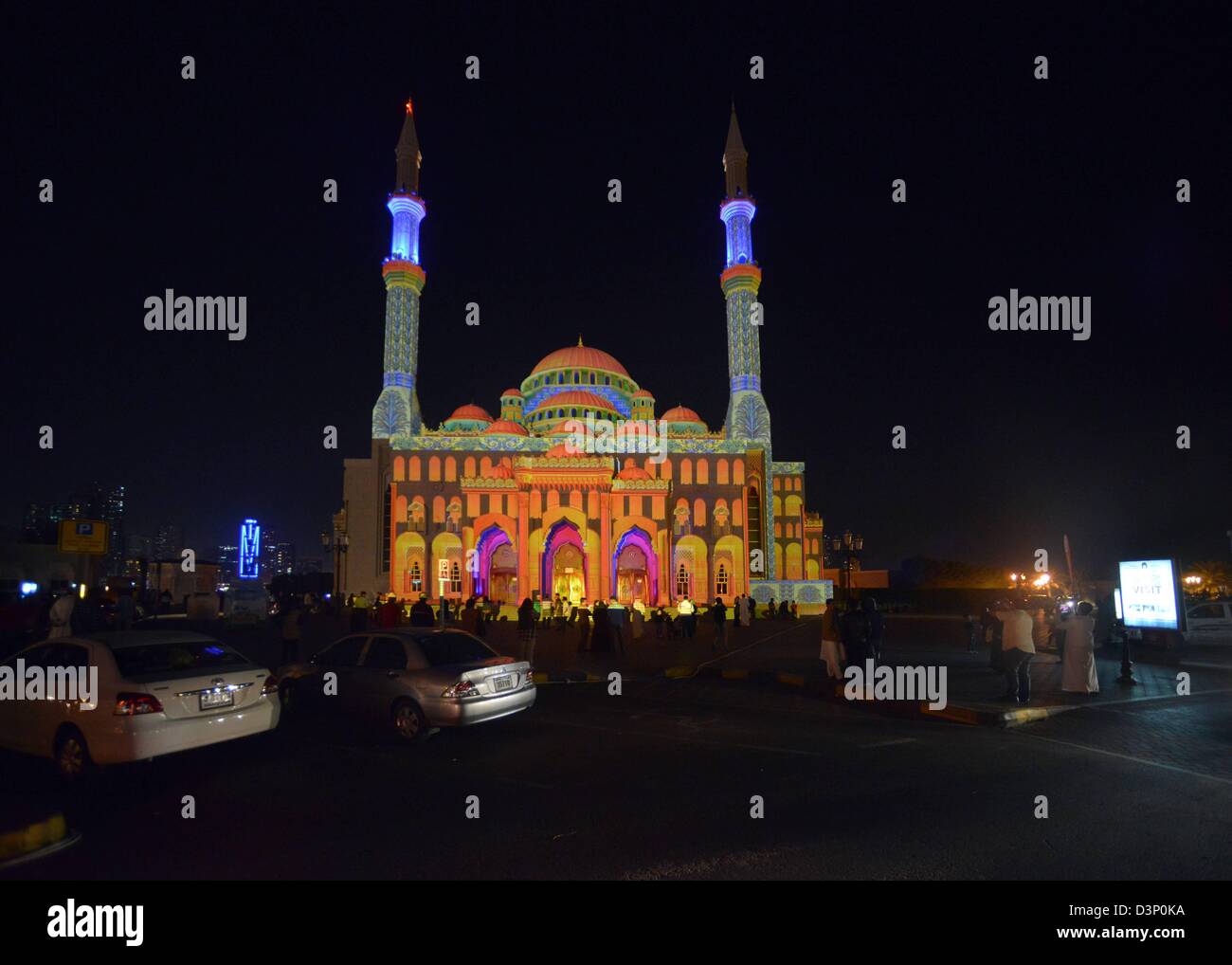 Festival Lumière 2013 Sharjah (illuminer votre imagination). Mosscheen éclairé dans la ville de Sharjah à Sharjah. La photo montre la mosquée Al Noor. Banque D'Images