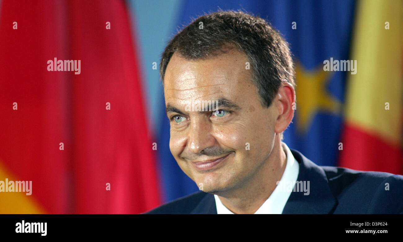 Le Premier ministre espagnol Jose Luis Rodriguez Zapatero sourit lors d'une conférence de presse conjointe à l'consultations du gouvernement dans Meersburg, Allemagne, mardi 12 septembre 2006. L'objet de ces pourparlers ont été sur des thèmes économiques et de la crise au Liban. Photo : Patrick Seeger Banque D'Images