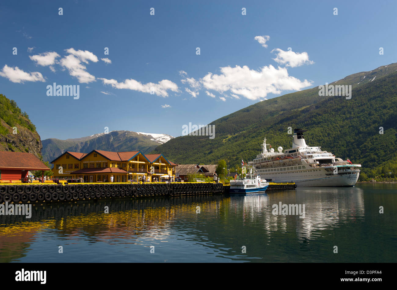 Le joli village de flam, la Norvège est une destination de croisière populaire et la maison à la flam railway Banque D'Images