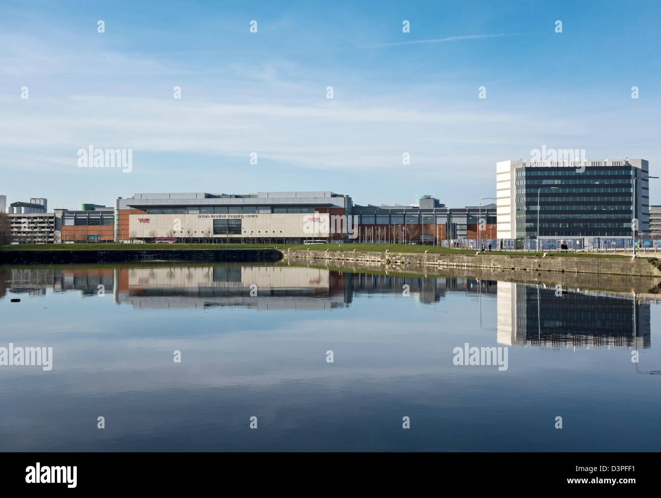 Ocean-Terminal VUE centre commercial avec Le Yacht Royal Britannia & Ocean Point 1 (R) dans la région de Leith Docks Leith Edinburgh Scotland Banque D'Images