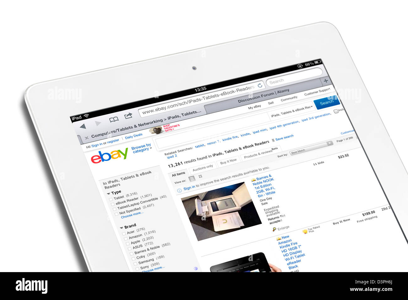La navigation sur le site US d'ebay sur une 4ème génération d'Apple iPad, USA Banque D'Images