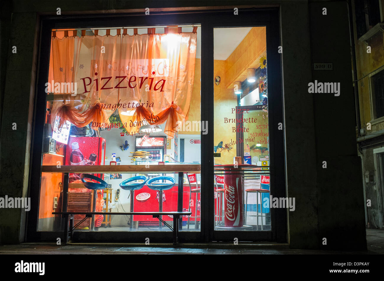 Pizzeria Shop la nuit à Venise Italie Banque D'Images