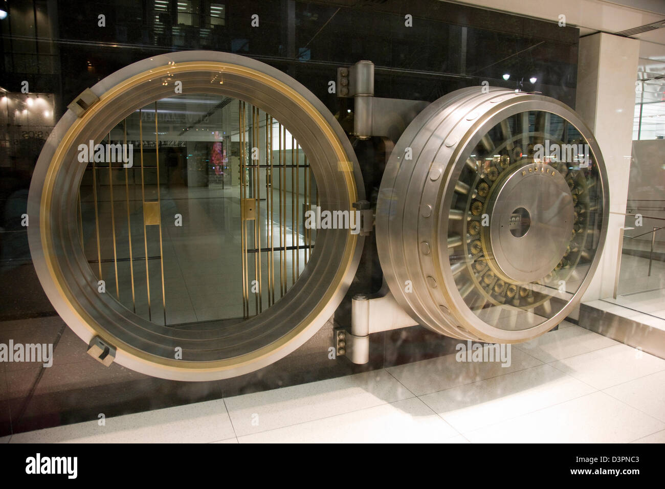 Grande banque vault safe dans une vitrine sur la 5ème 5ème Avenue à New York Banque D'Images