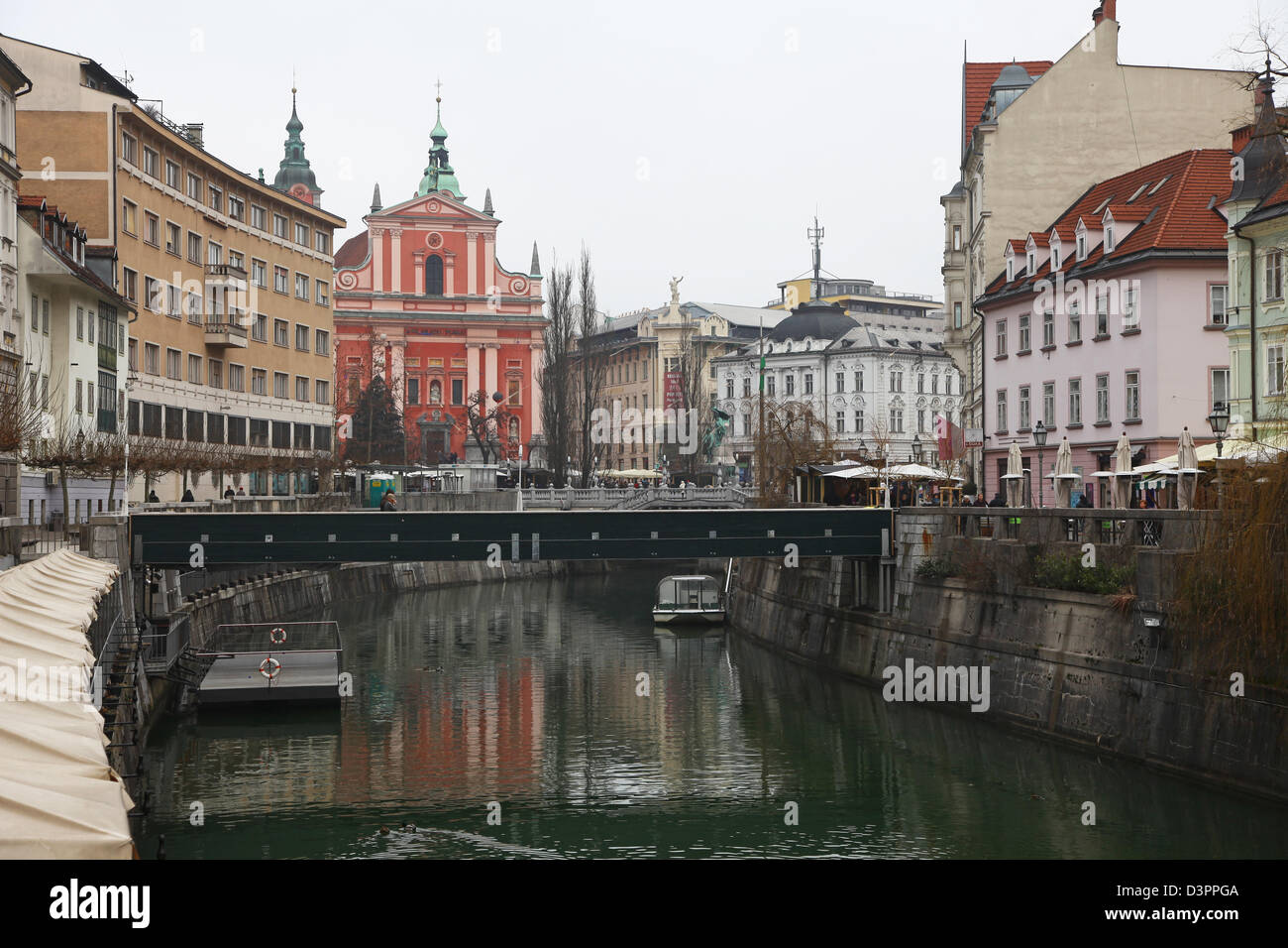 Fransciscan Église de l'Annonciation et la rivière Ljubljana Slovénie Europe Ljubljancia Banque D'Images