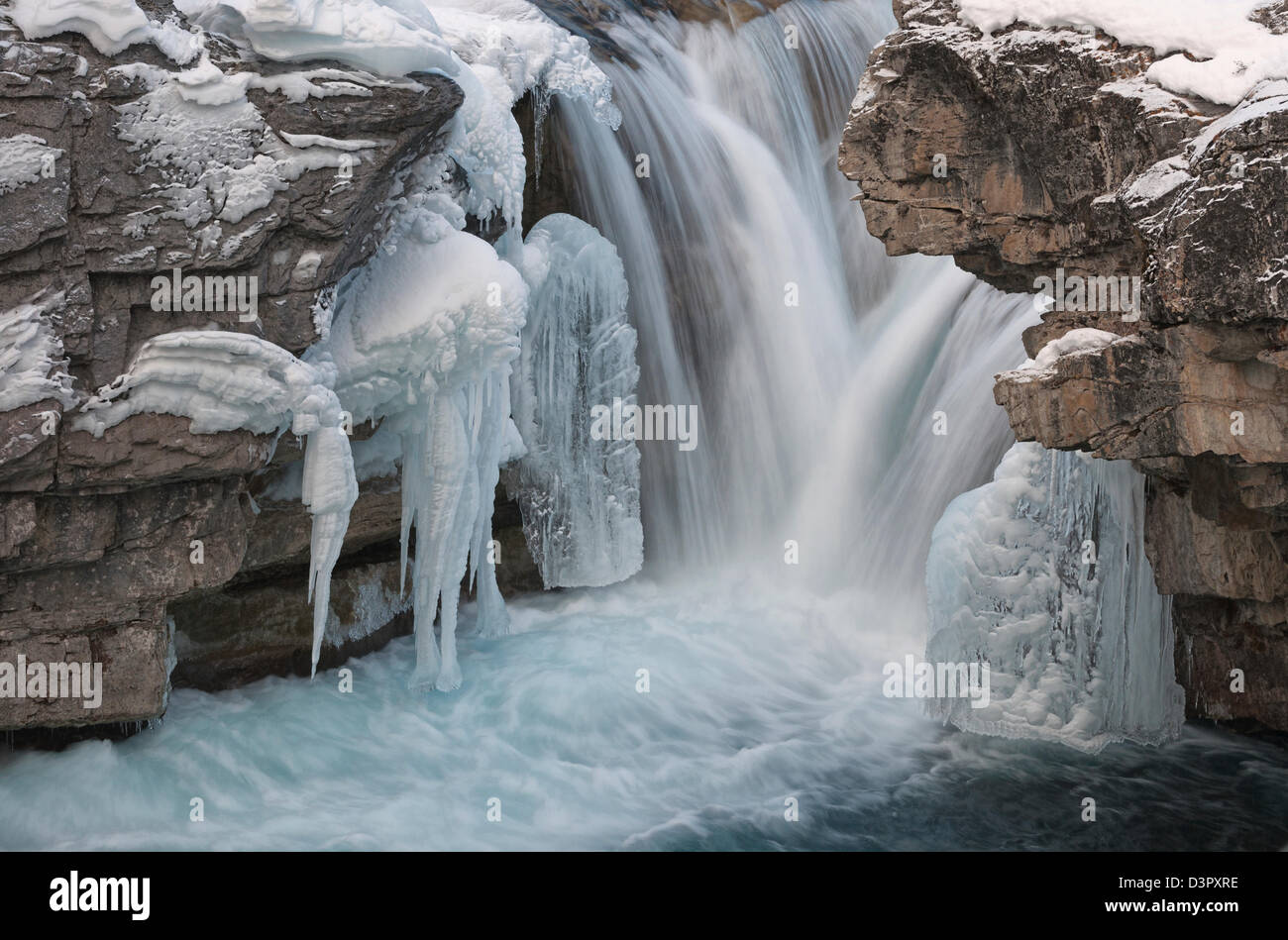 Cette photo a été prise pendant la saison d'hiver. Il s'agit d'elbow falls, Bragg Creek, alberta canada Banque D'Images