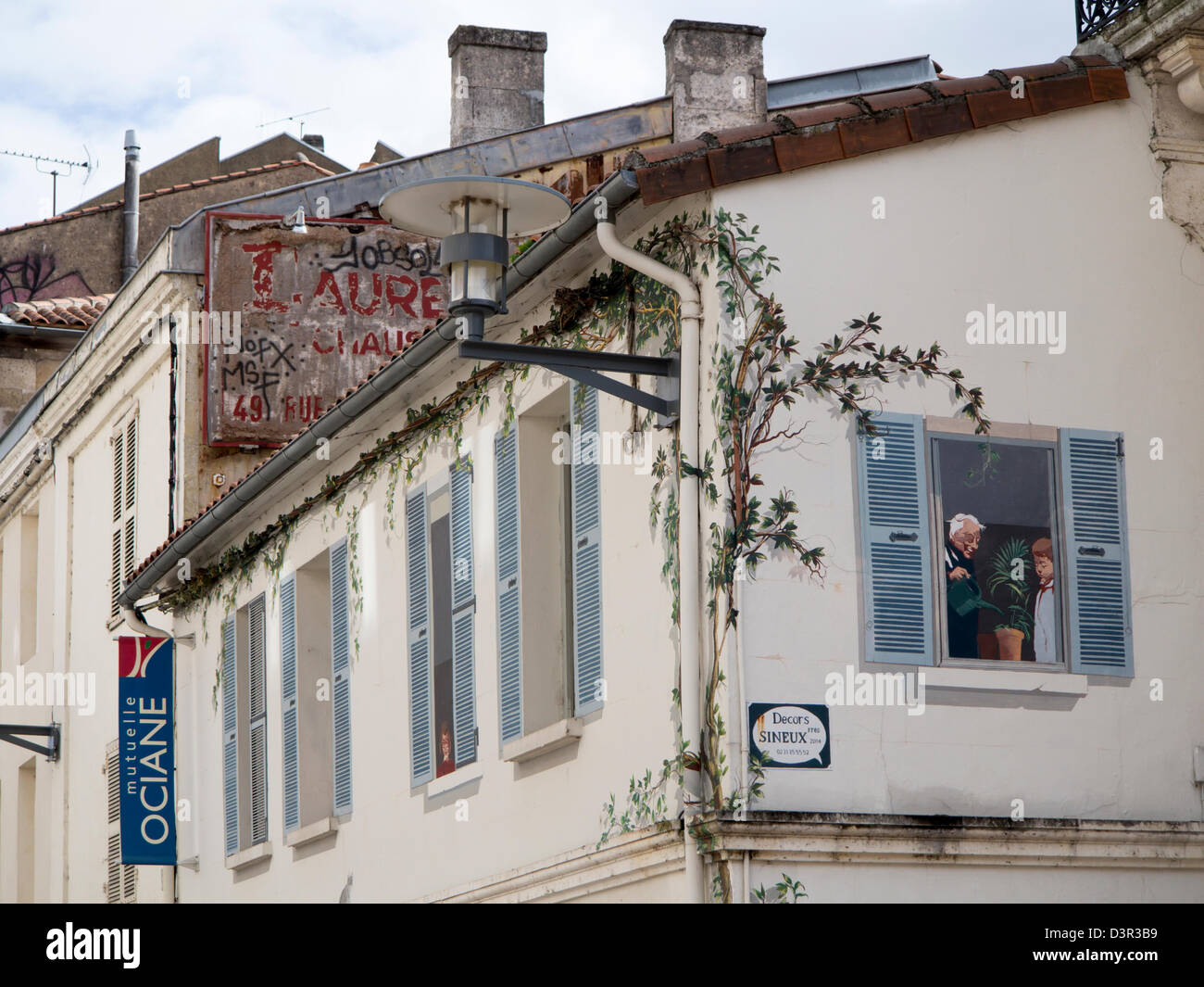 Une murale sur le côté d'une chambre à Angoulême, France Banque D'Images