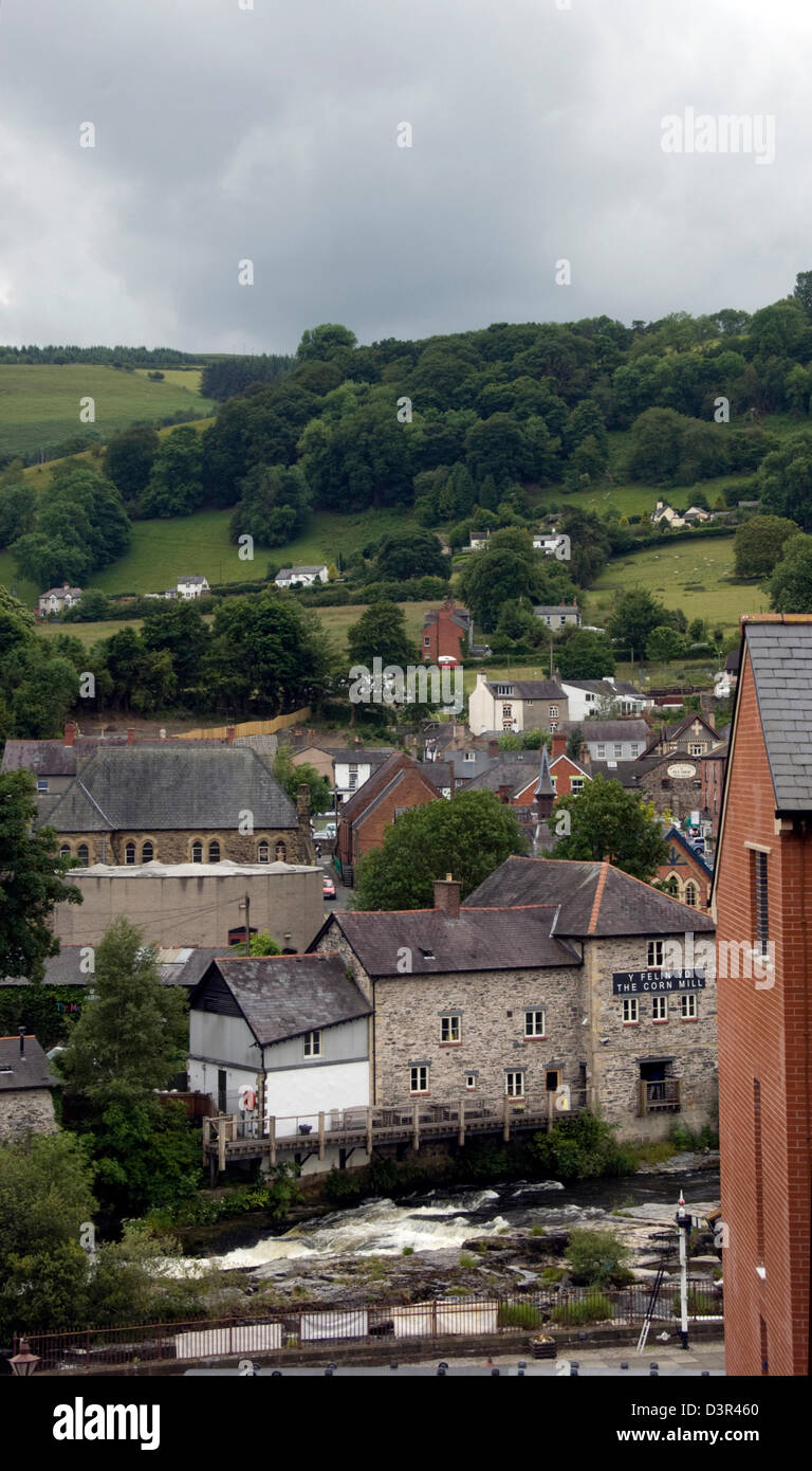 Pays de Galles ; CLWYD, LLANGOLLEN, rivière Dee, LE MOULIN À MAÏS ET DE MAISONS DE VILLE Banque D'Images