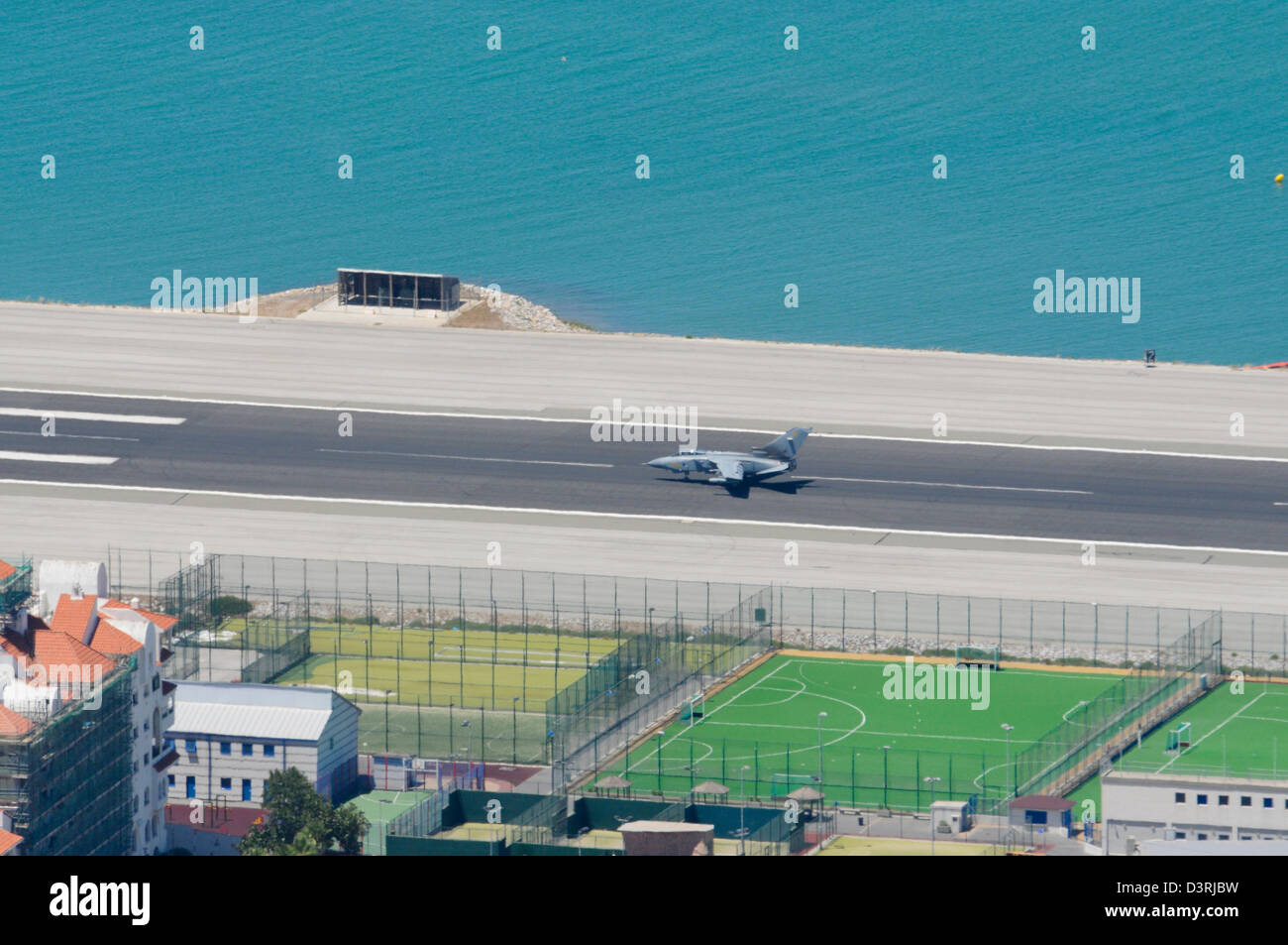 Jet fighter atterrissage sur piste, Gibraltar Banque D'Images