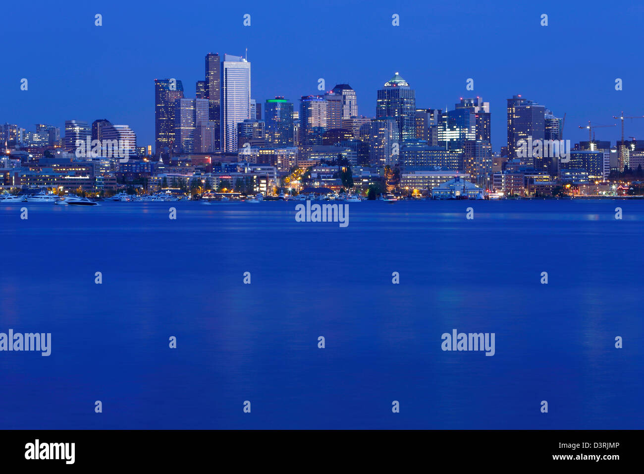 Le Seattle skyline at night. Seattle, Washington. USA Banque D'Images