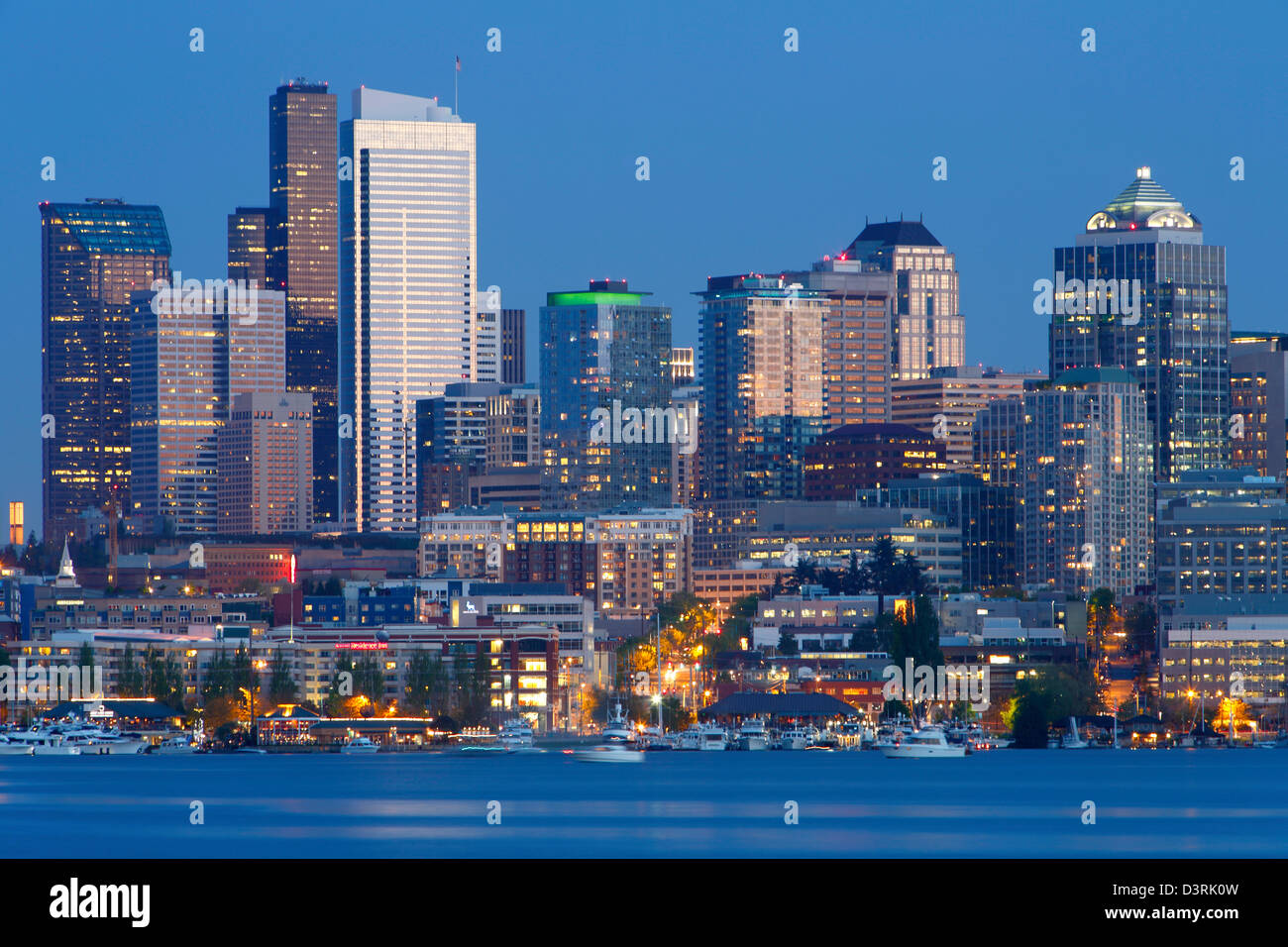 Le Seattle skyline at night. Seattle, Washington. USA Banque D'Images