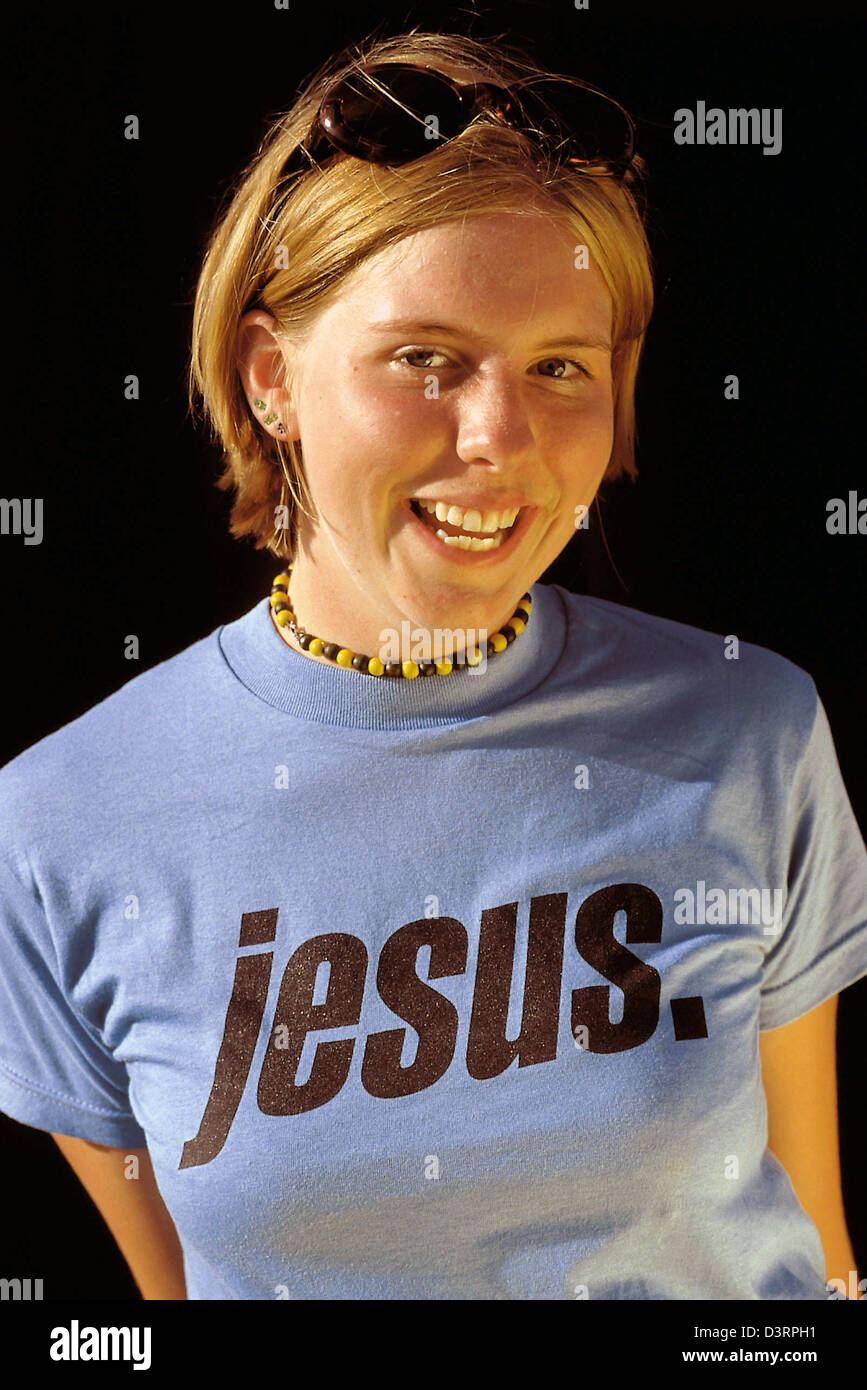 Gotha, Allemagne, jeune femme chrétienne avec un T-shirt qui dit que Jésus Banque D'Images