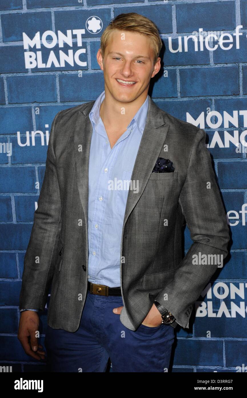 Alexander Ludwig au niveau des arrivées pour le 2nd Annual Pre-Oscar célèbre brunch Montblanc Signature pour bonne Collection avec l'UNICEF, l'établissement Hotel Bel-Air, Los Angeles, CA, le 23 février 2013. Photo par : Sara Cozolino/Everett Collection/Alamy Live News Banque D'Images